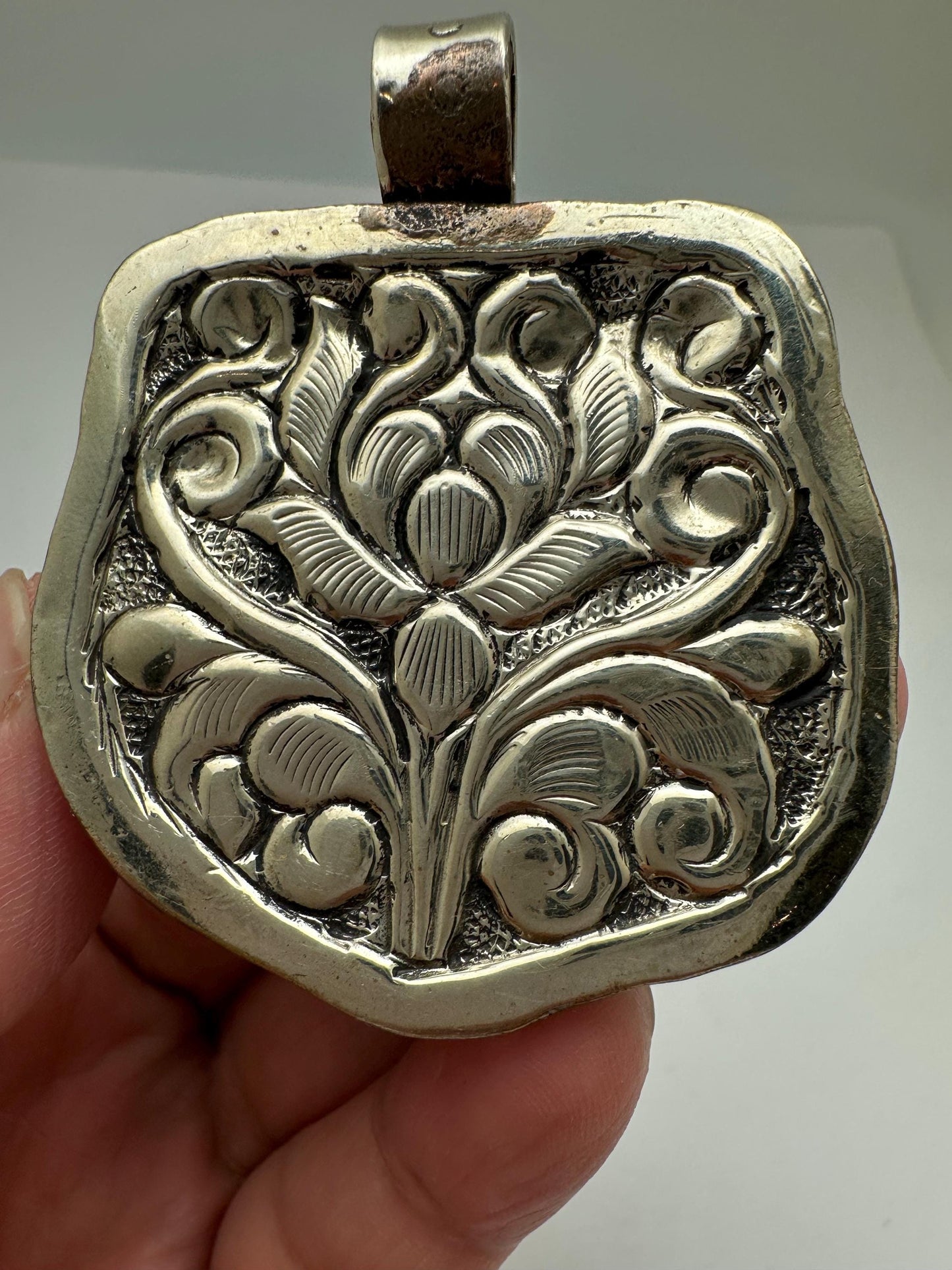 Tiger pendant,handcrafted,labradorite carved, Tibetan repousse silver,animal lover, protection,ethnic style,53.5mmX44.9mm
