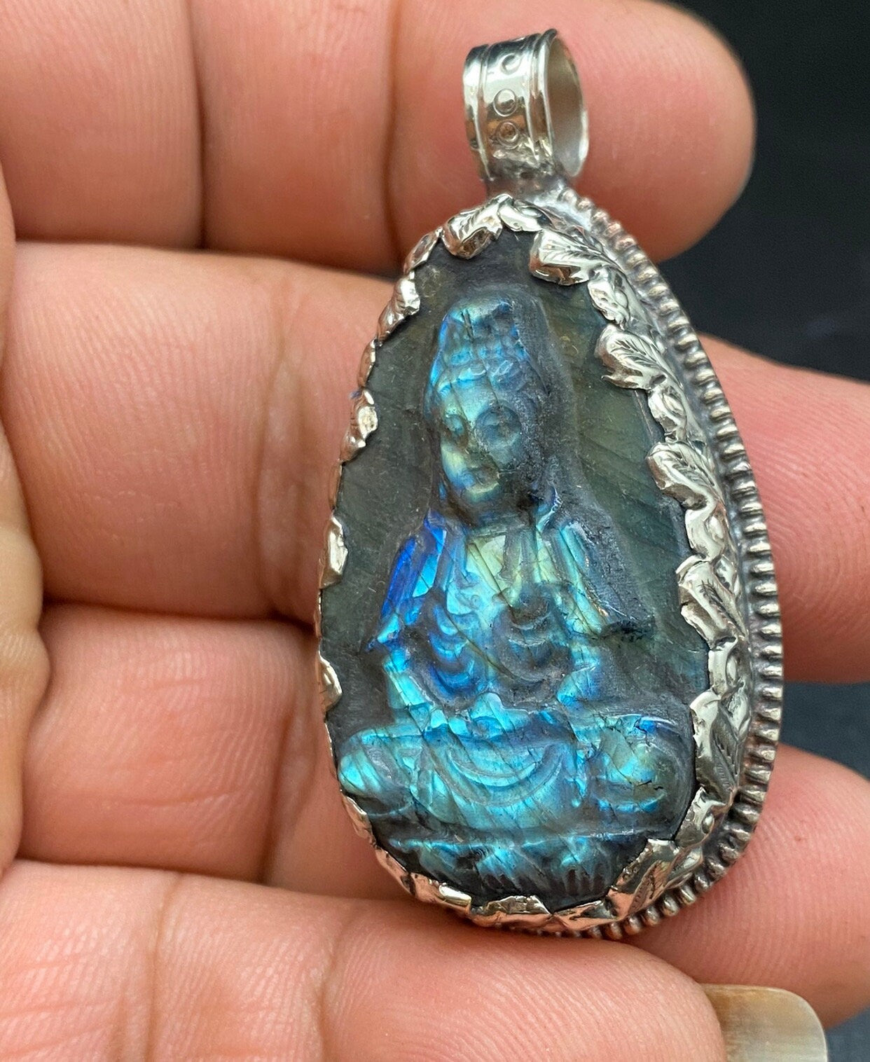kwan yin ,Quan yin,handcarved labradorite, Tibetan silver, Guanyin Bodhisatwa ,god of compassion,Divine feminine power pendant