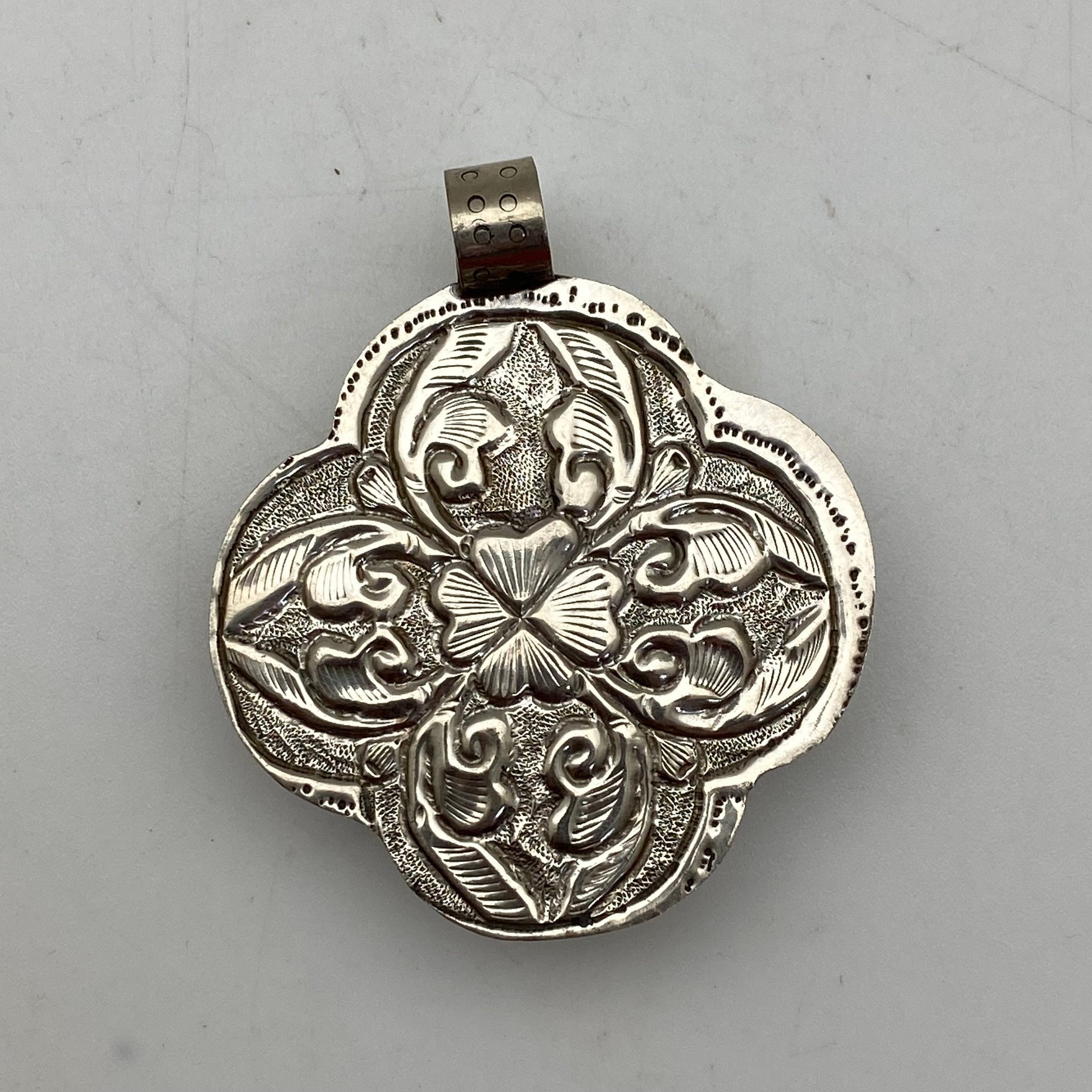Turquoise pendant,floral pendant, handcrafted,Tibetan silver, Nepal