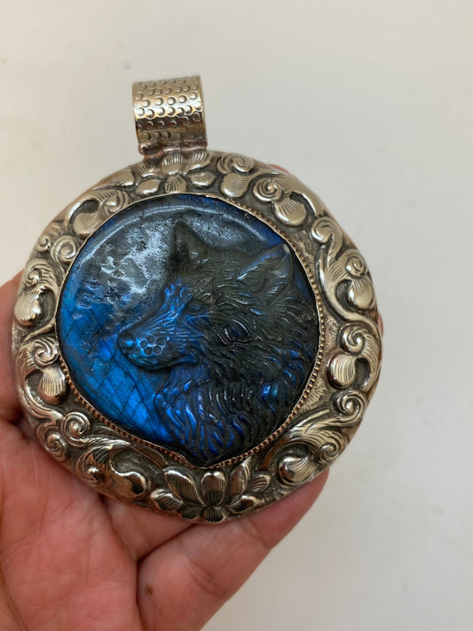 Large wolf pendant,Labradorite, natural stone, handcrafted,Tibetan design,ethnic,handmade,Himalayan,Nepal