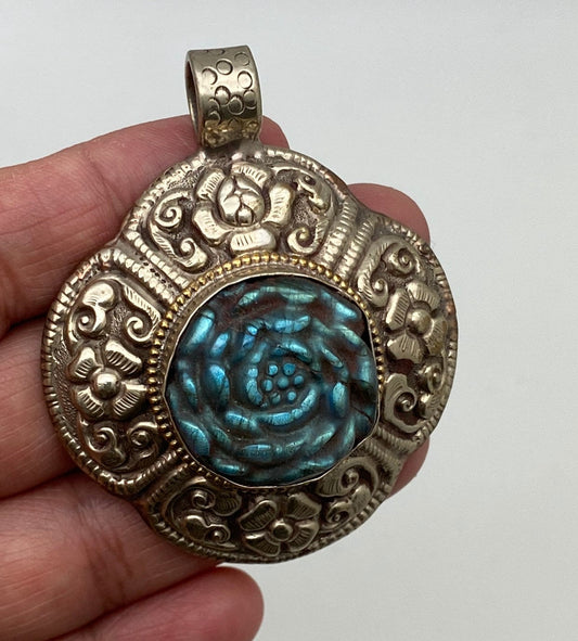 labradorite,floral,handcrafted,Tibetan silver,Tibetan design,ethnic,Himalayan,Nepalese