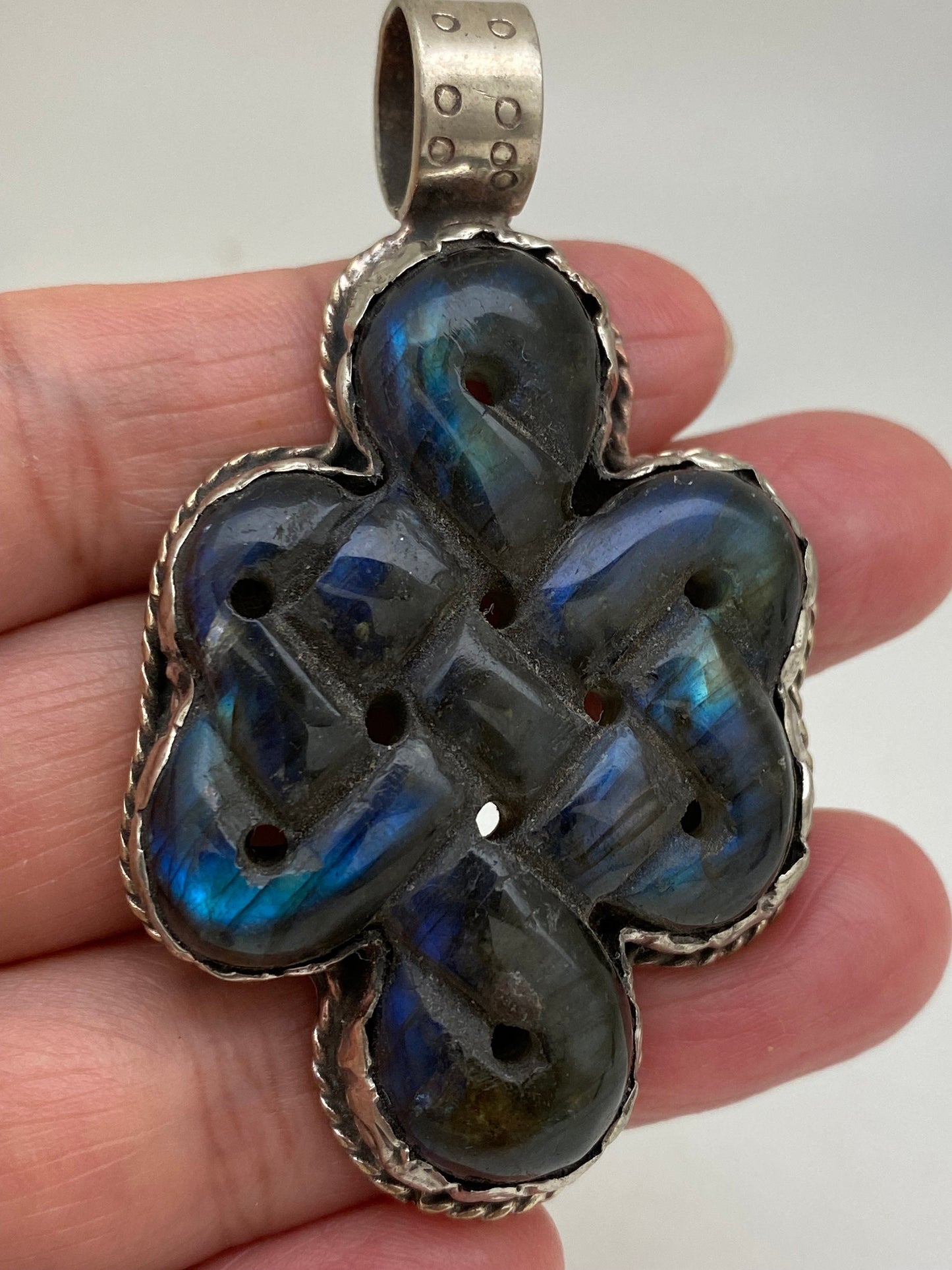 Endless knot pendant, natural labradorite master handcrafted,tibetan silver, ethnic,Himalayan,Nepalese,tribal,natural stone
