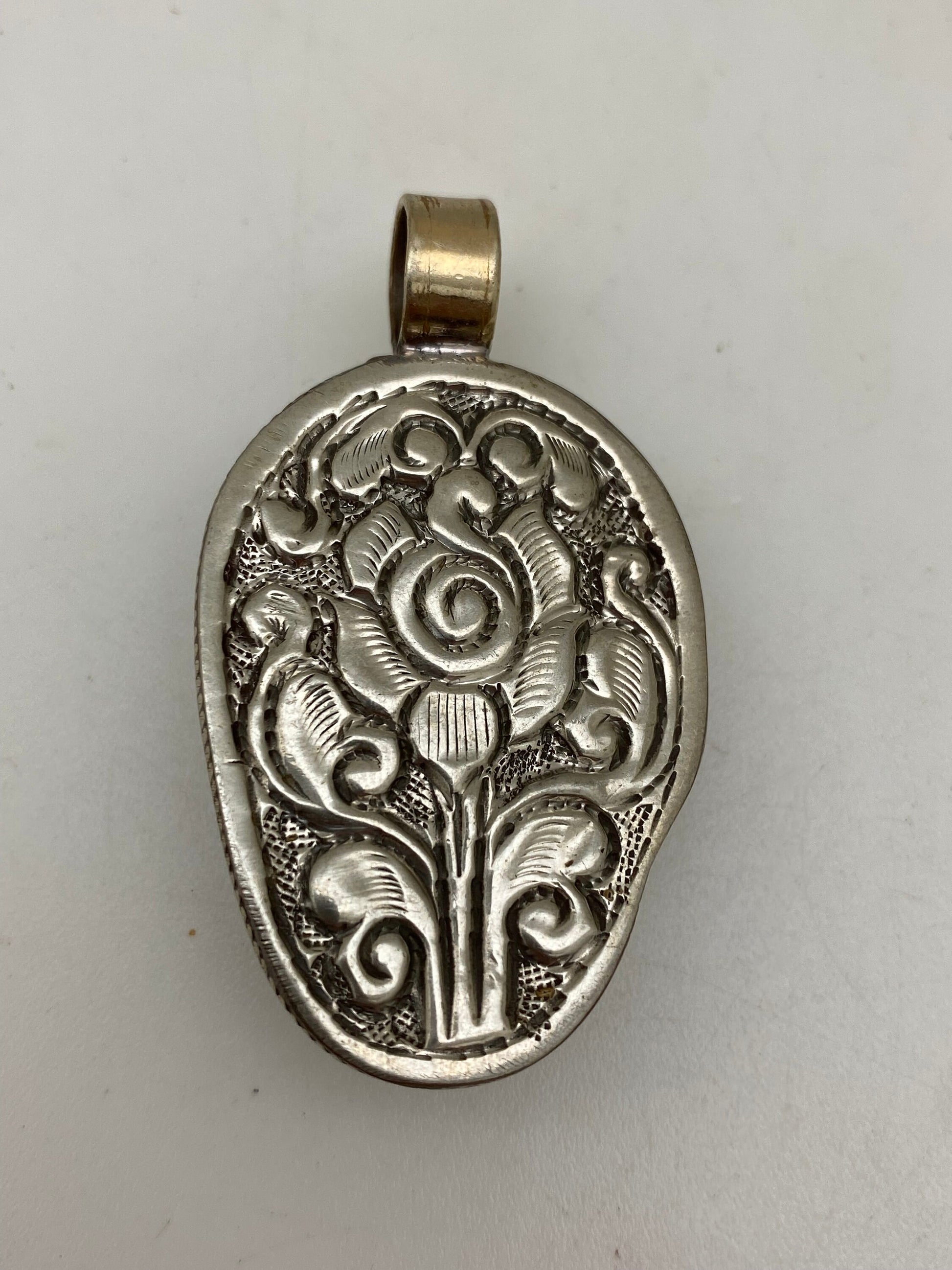 quartz crystal carved,handcrafted,tibetan silver,ethnic,tribal,Himalayan,Nepalese,