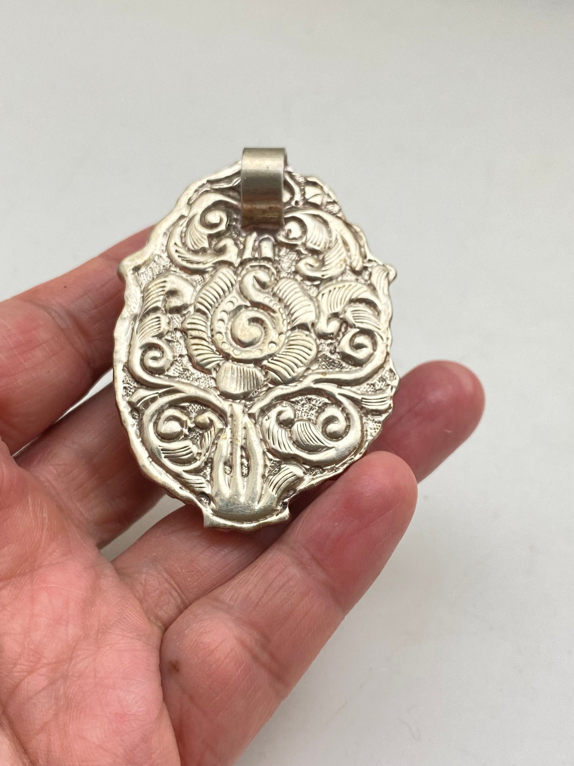 Tiger eye carved Lion pendant,animal pendant, handcrafted,tibetan silver,Himalayan,Nepalese,natural stone