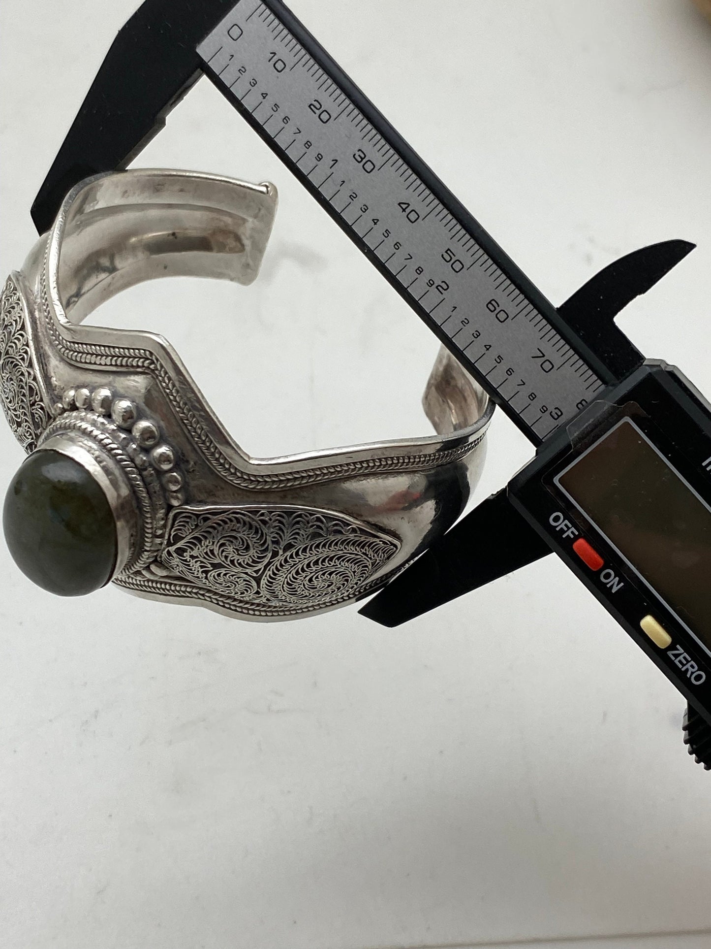 Bangle,filgree bangle in sterling silver, set with labradorite, handcrafted,Nepalese