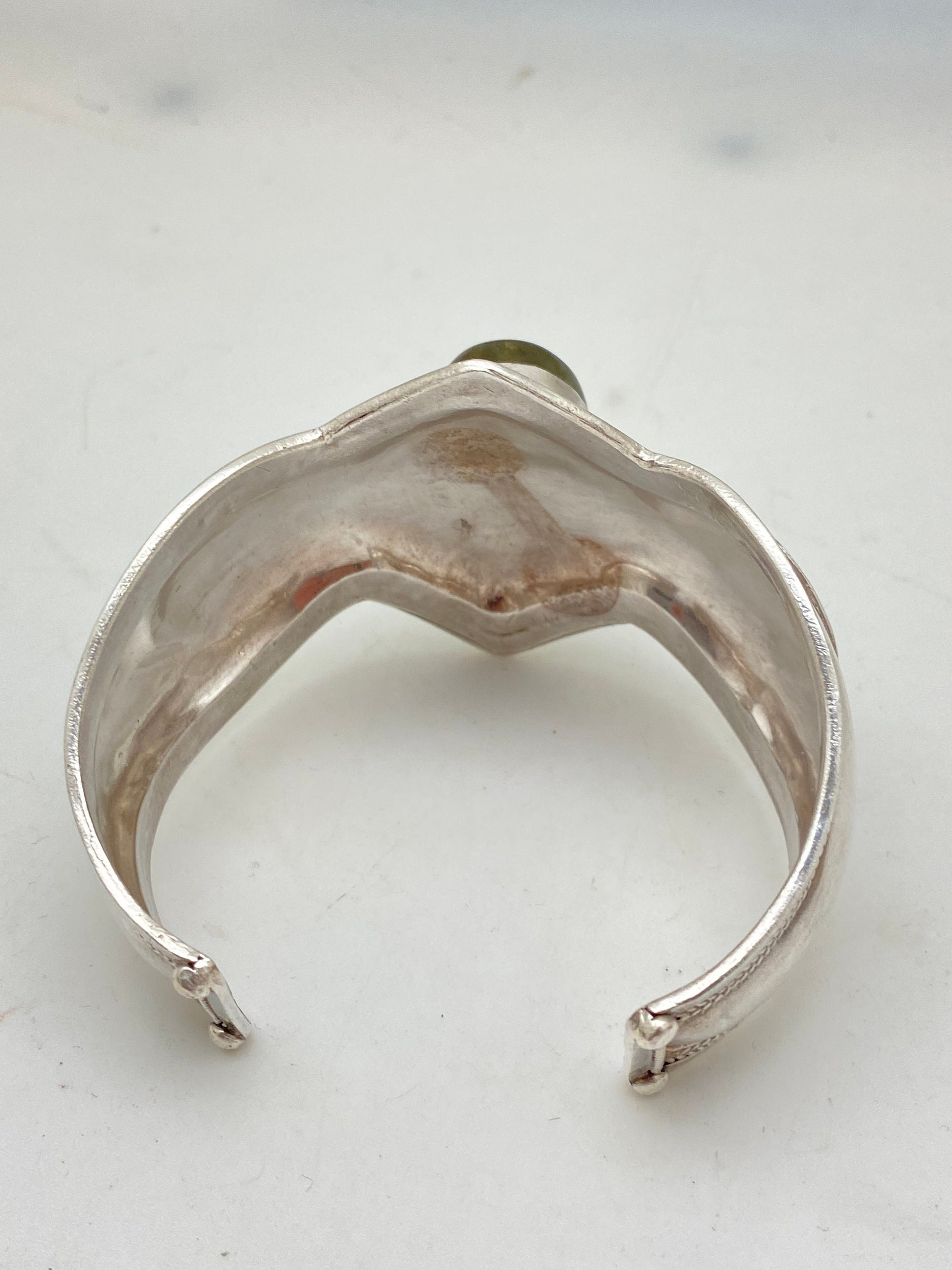 Bangle,filgree bangle in sterling silver, set with labradorite, handcrafted,Nepalese