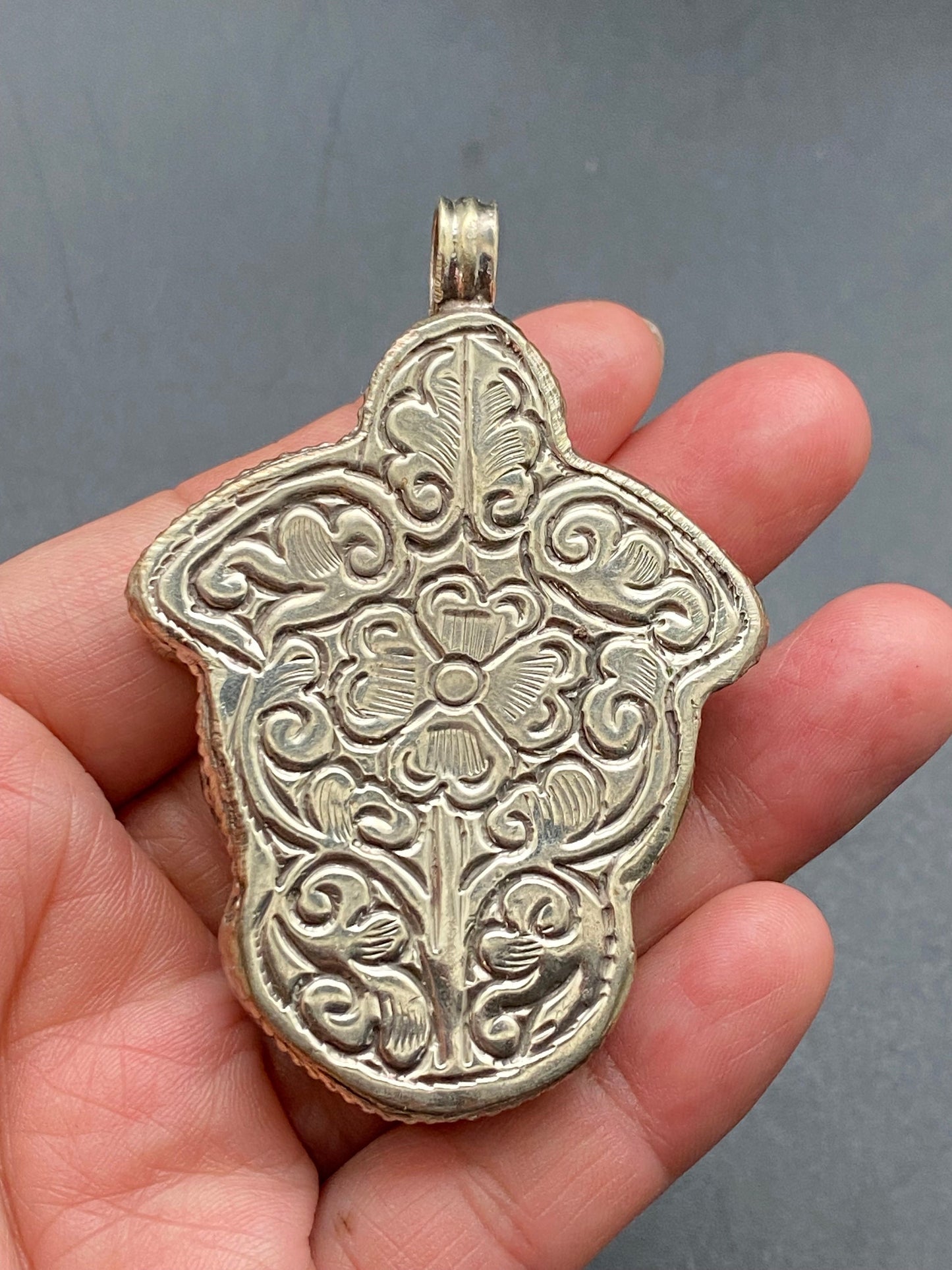 Turtle pendant,Shell carved turtle,handcrafted,Tibetan silver,Nepalese