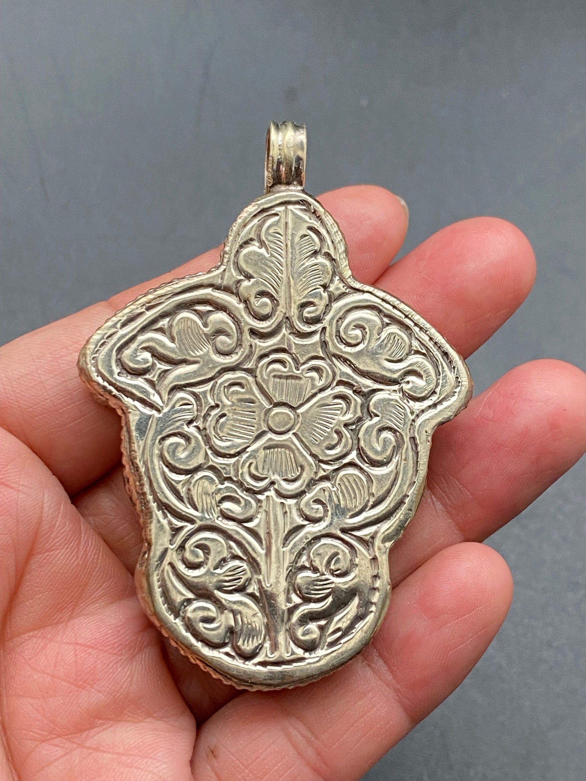 Turtle pendant,Shell carved turtle,handcrafted,Tibetan silver,Nepalese