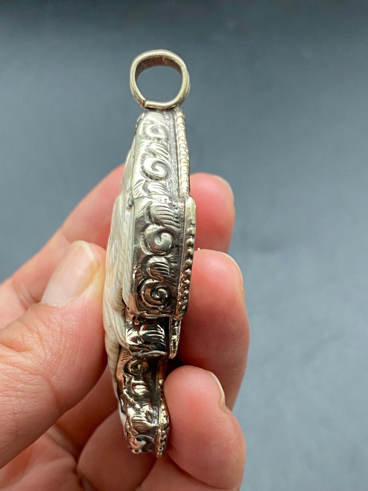 Ganesh pendant,shell carved,handcrafted,amulet,spiritual,protection,meditation,hindu deity,Nepalese