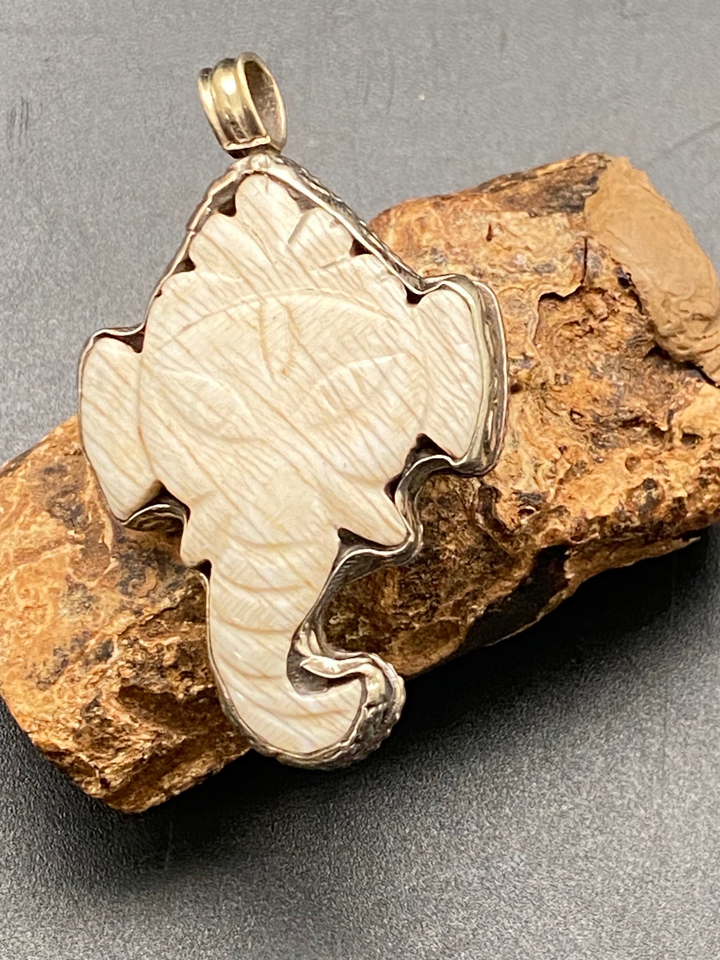 Ganesh pendant,shell carved,handcrafted,amulet,spiritual,protection,meditation,hindu deity,Nepalese