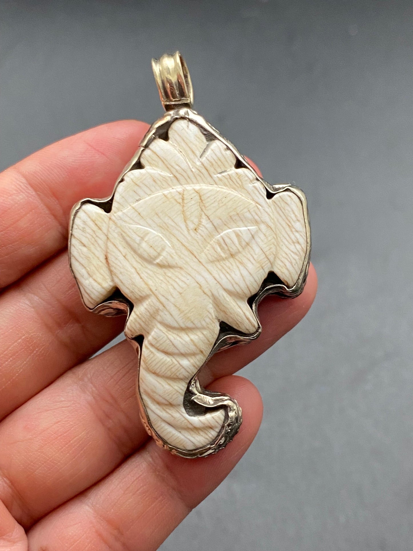 Ganesh pendant,shell carved,handcrafted,amulet,spiritual,protection,meditation,hindu deity,Nepalese