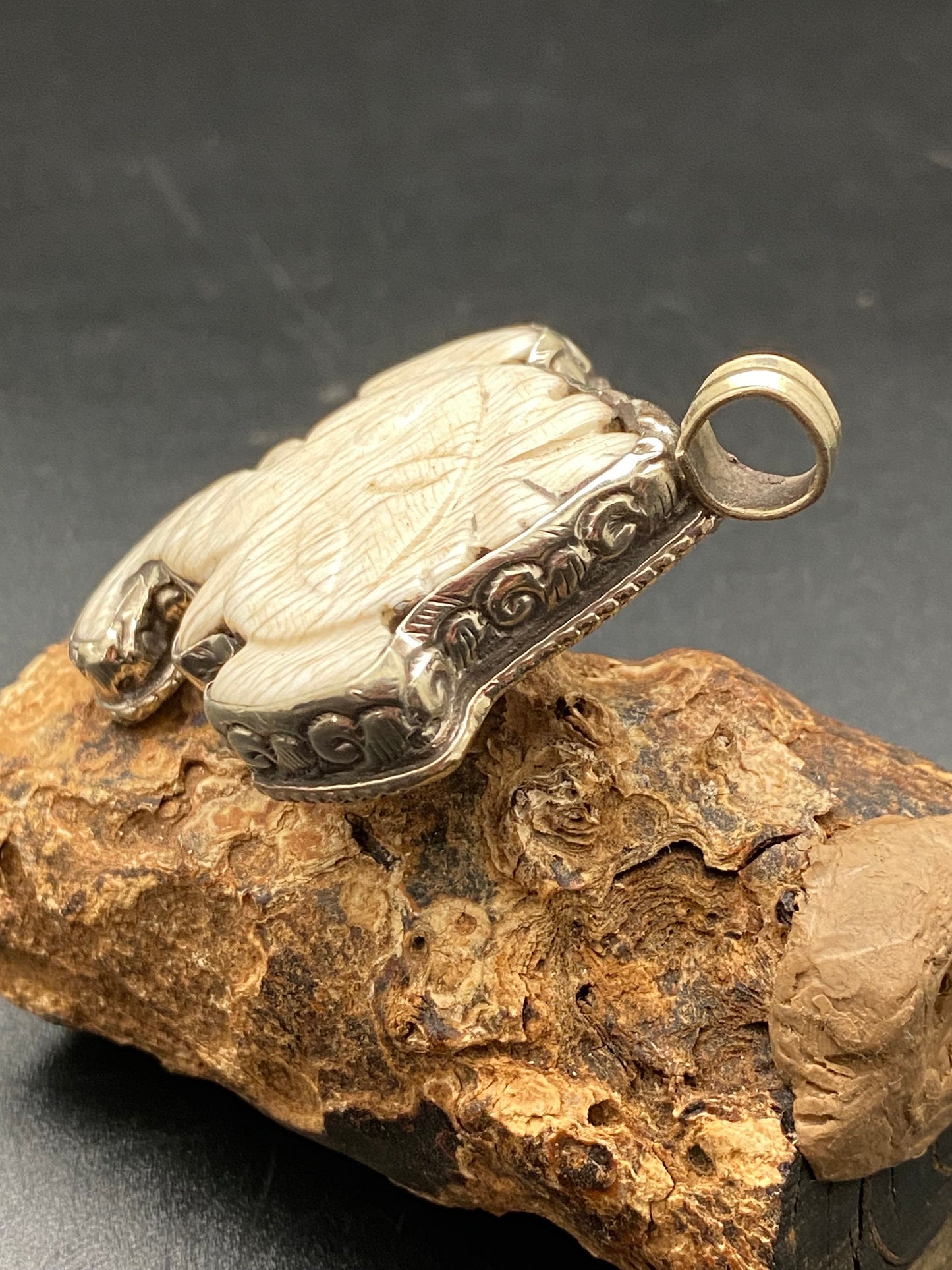 Ganesh pendant,shell carved,handcrafted,amulet,spiritual,protection,meditation,hindu deity,Nepalese