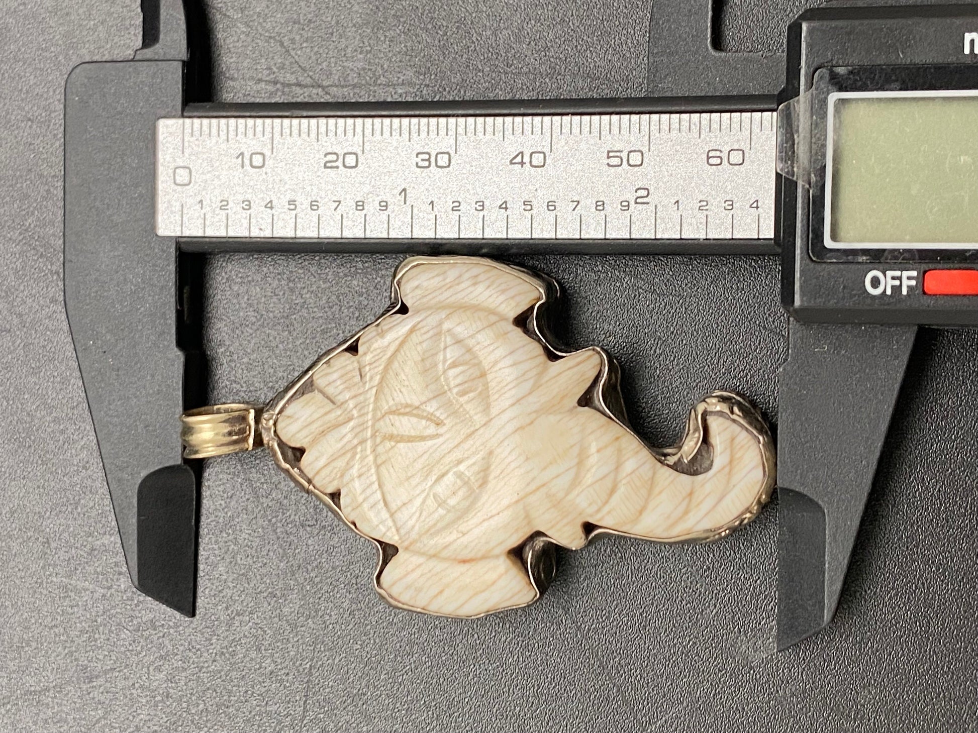 Ganesh pendant,shell carved,handcrafted,amulet,spiritual,protection,meditation,hindu deity,Nepalese