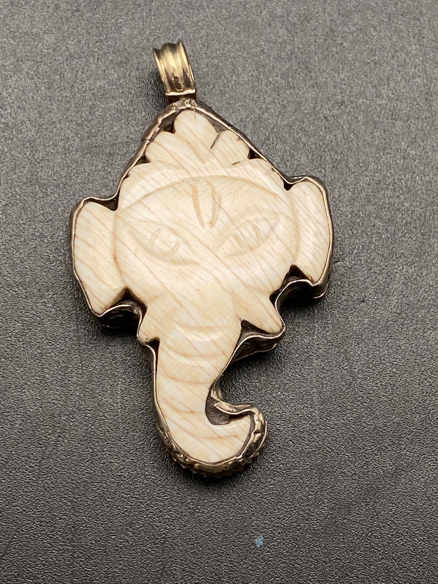 Ganesh pendant,shell carved,handcrafted,amulet,spiritual,protection,meditation,hindu deity,Nepalese