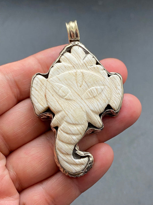 Ganesh pendant,shell carved,handcrafted,amulet,spiritual,protection,meditation,hindu deity,Nepalese