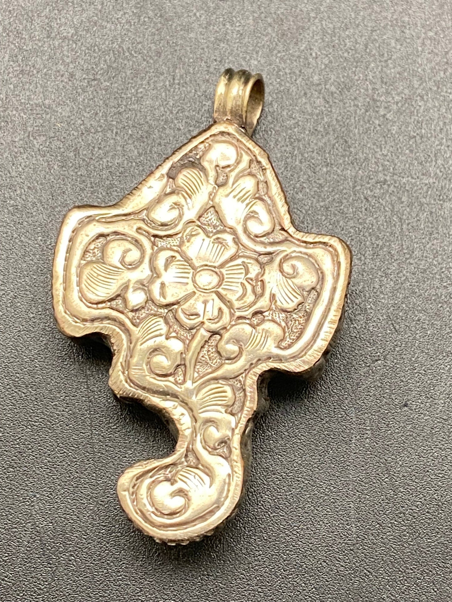 Ganesh pendant,shell carved,handcrafted,amulet,spiritual,protection,meditation,hindu deity,Nepalese