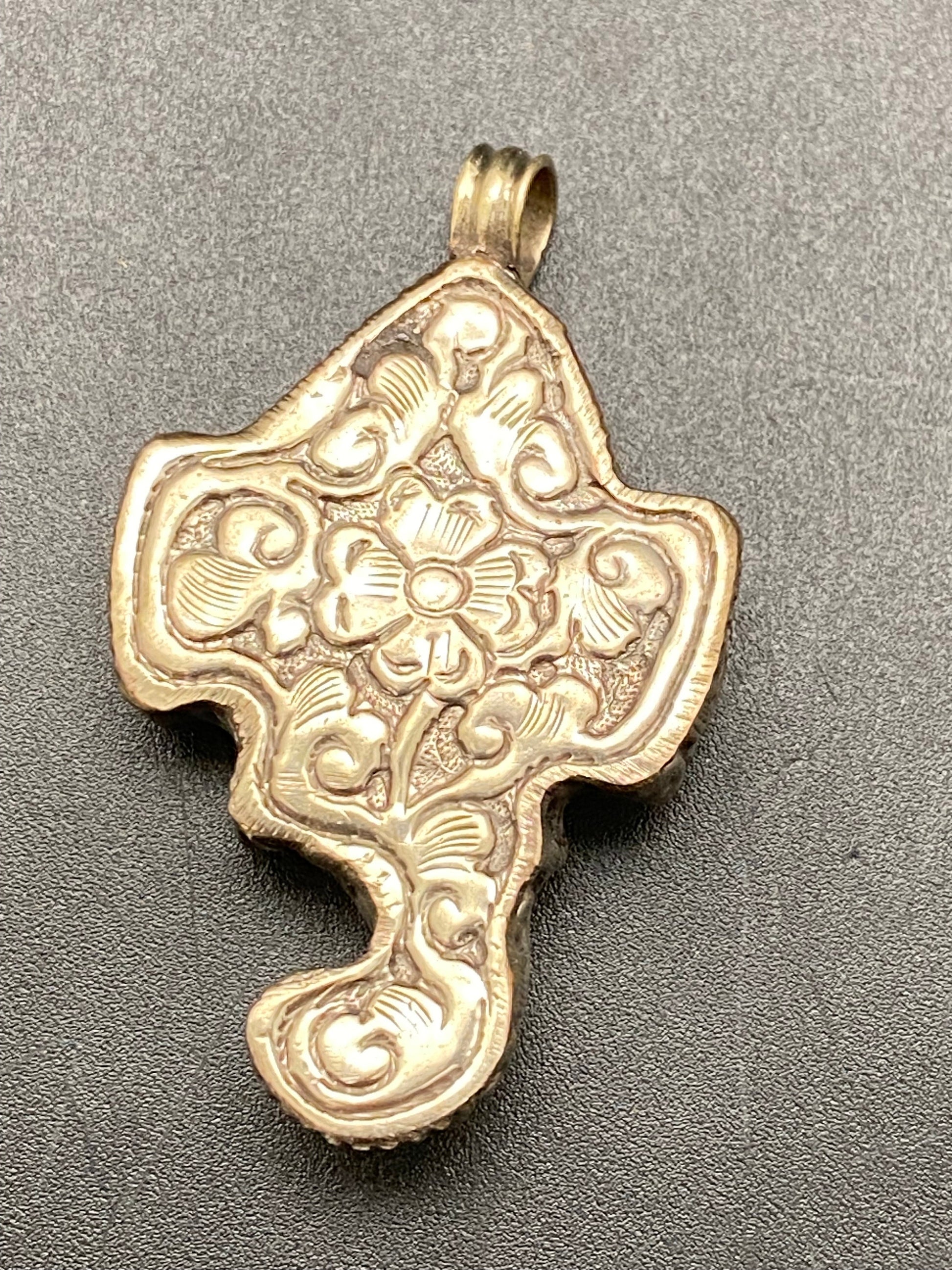 Ganesh pendant,shell carved,handcrafted,amulet,spiritual,protection,meditation,hindu deity,Nepalese