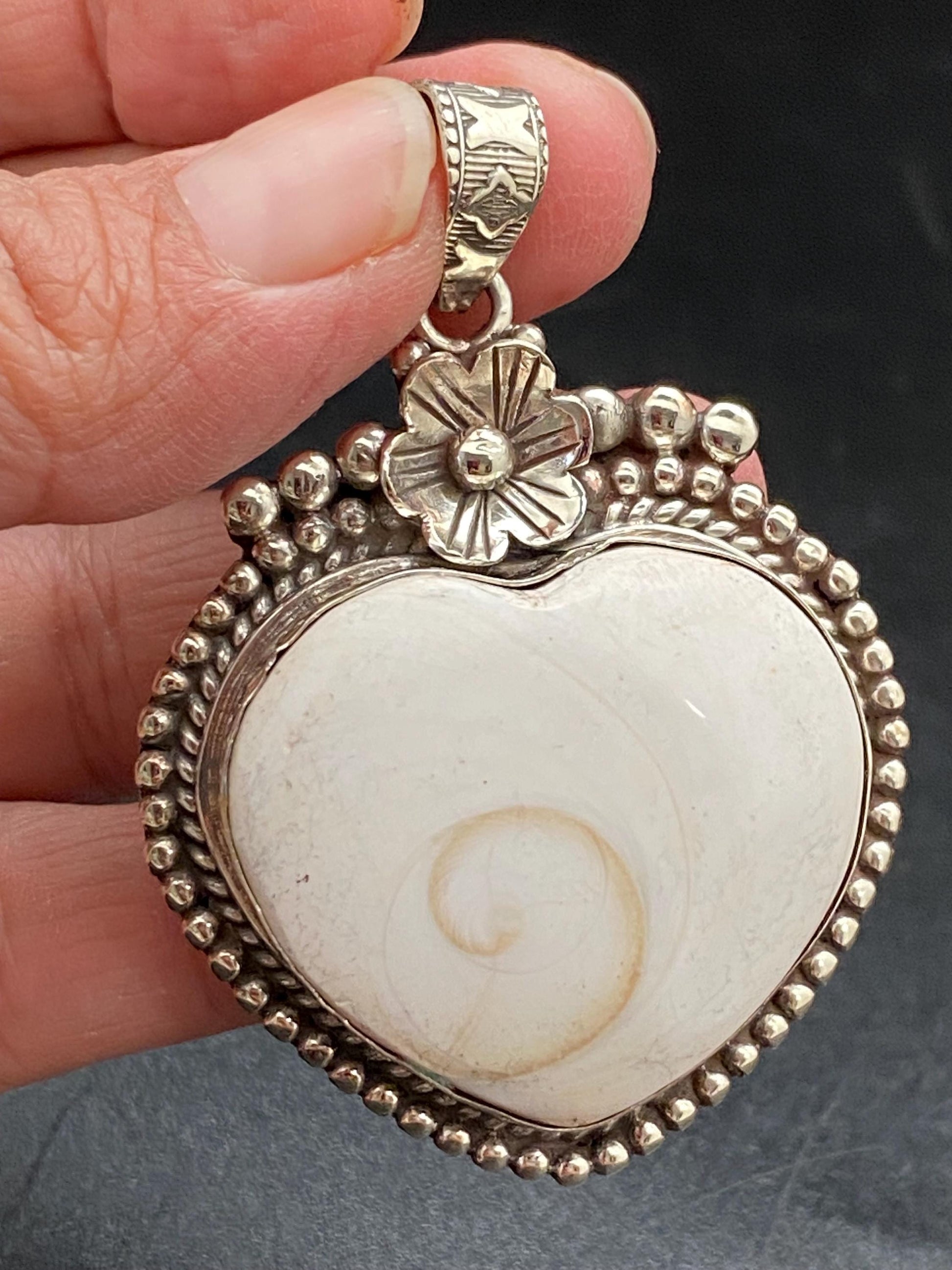 Handcrafted Shiva Shell Heart Pendant: Tibetan Silver Floral Design