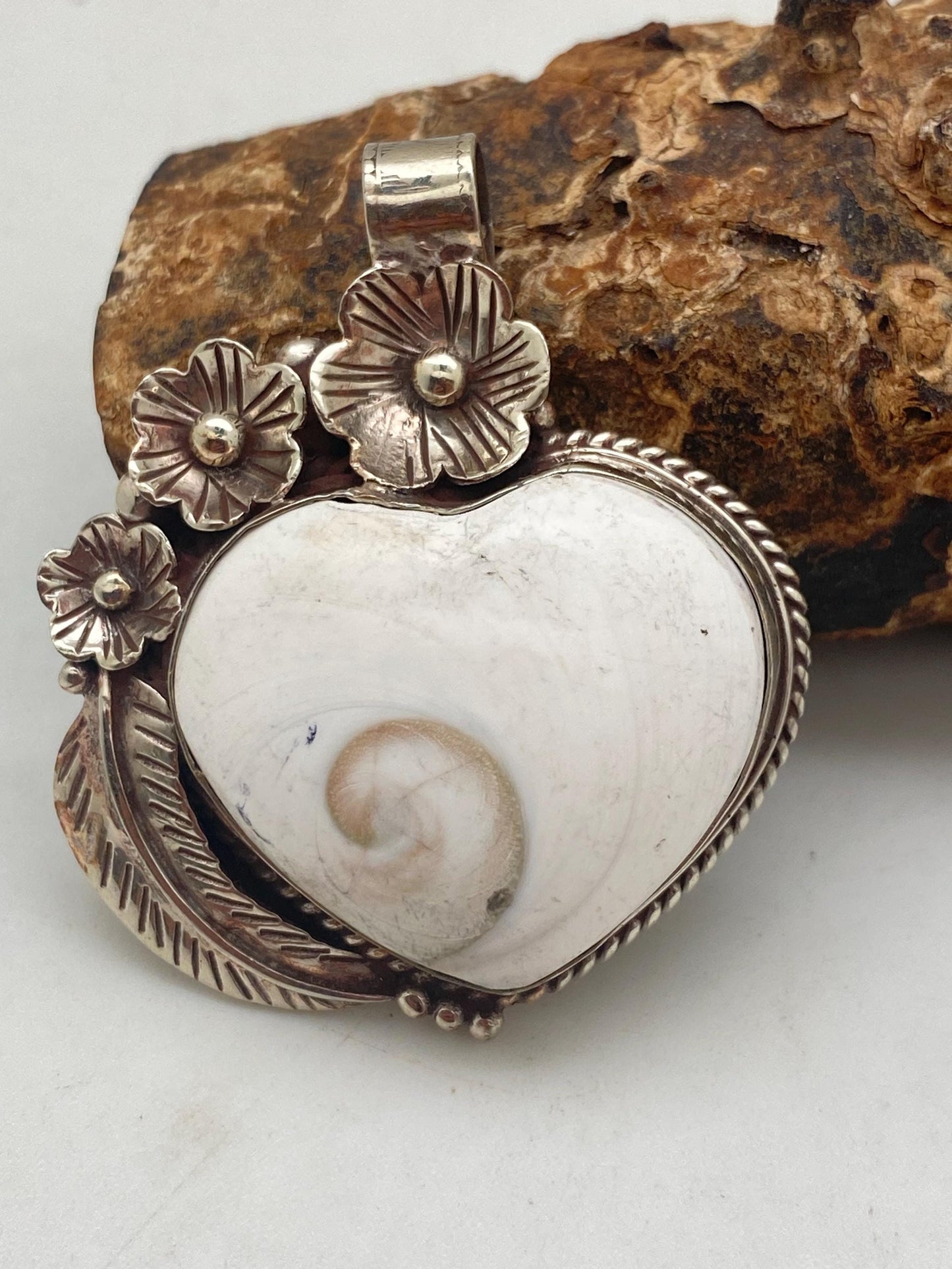 Heart shape shell pendant,shiva shell pendant , handcrafted,floral,tibetan silver, ethnic design,Nepalese