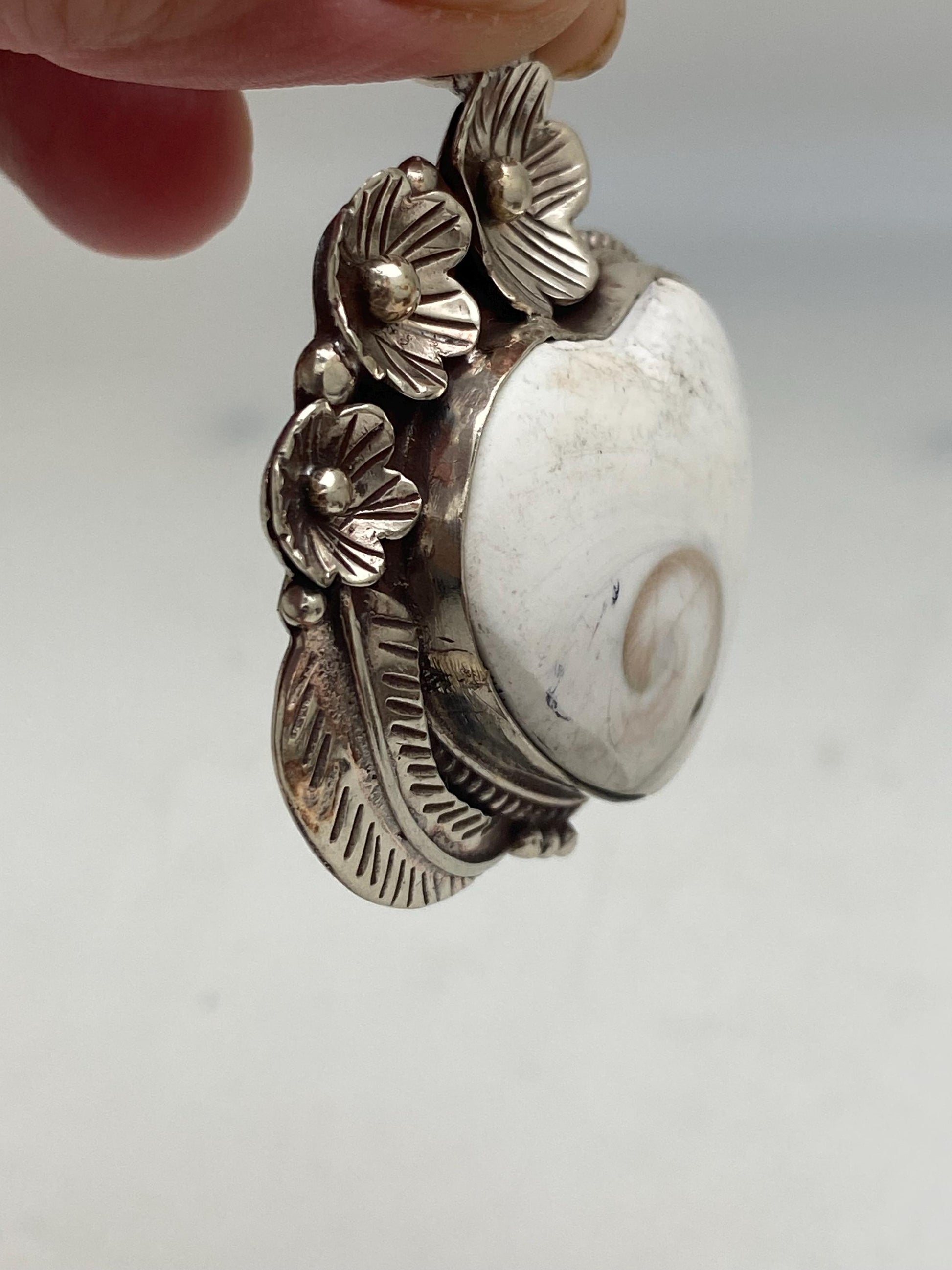 Heart shape shell pendant,shiva shell pendant , handcrafted,floral,tibetan silver, ethnic design,Nepalese