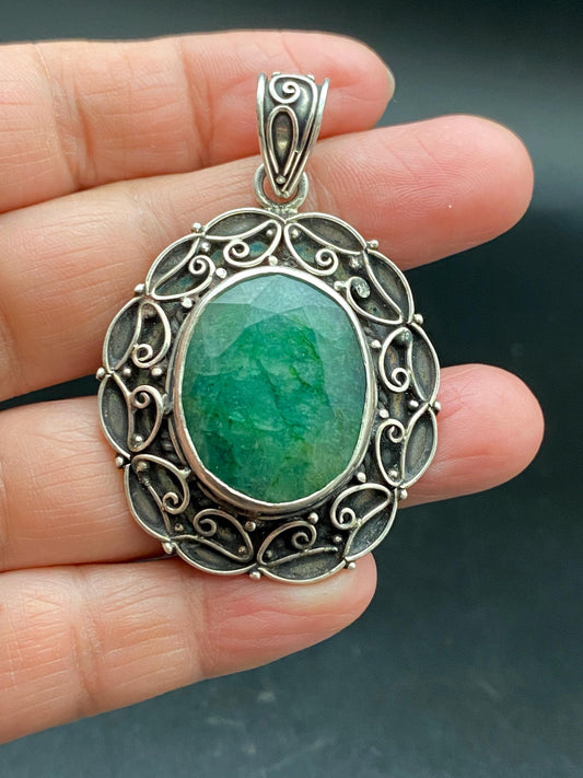 emerald pendant, sterling silver, handcrafted,ethnic design,nepalese,natural stone