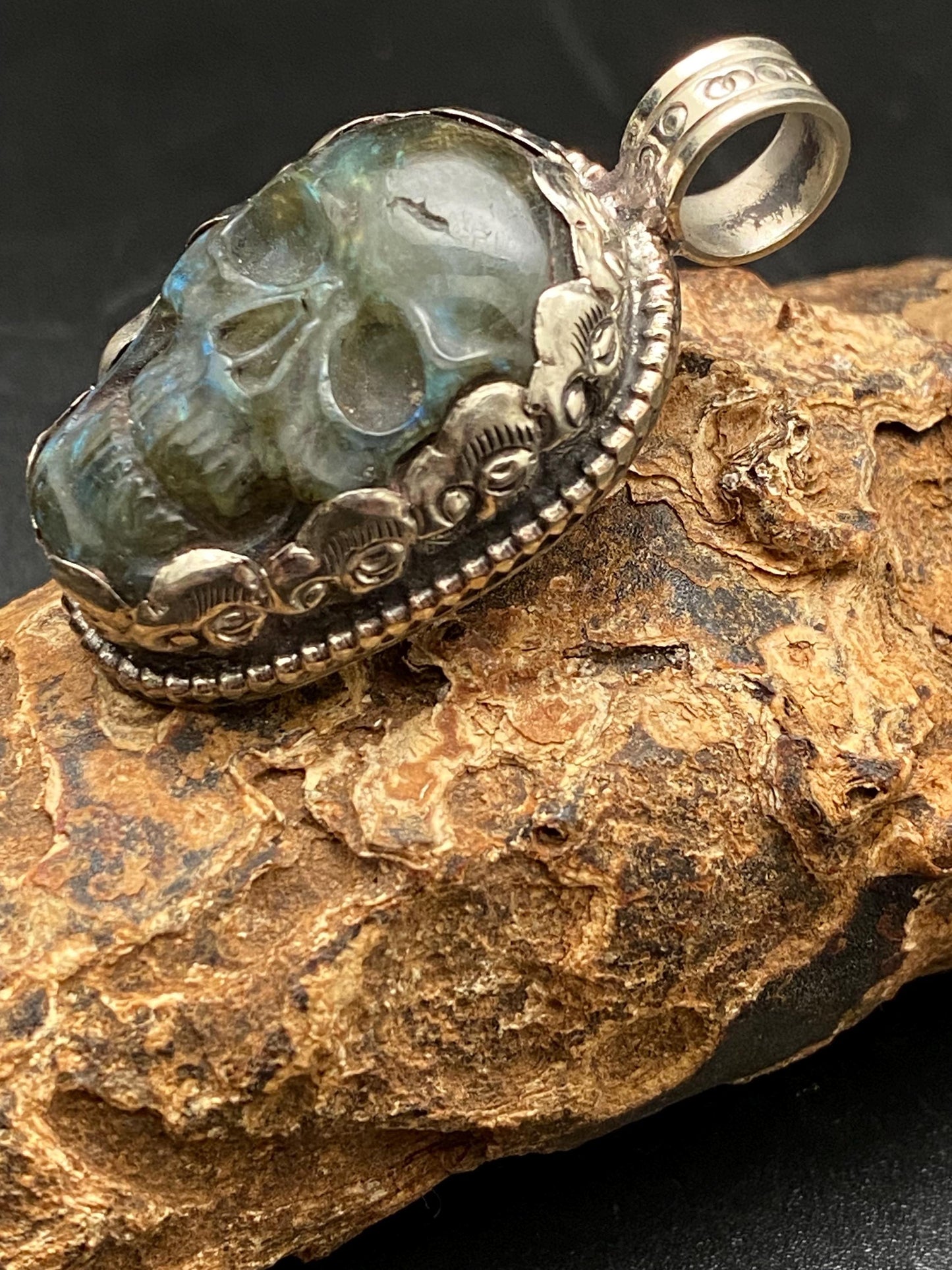 labradorite carved skull pendant, handcrafted,Tibetan silver,Tibetan design,Nepalese