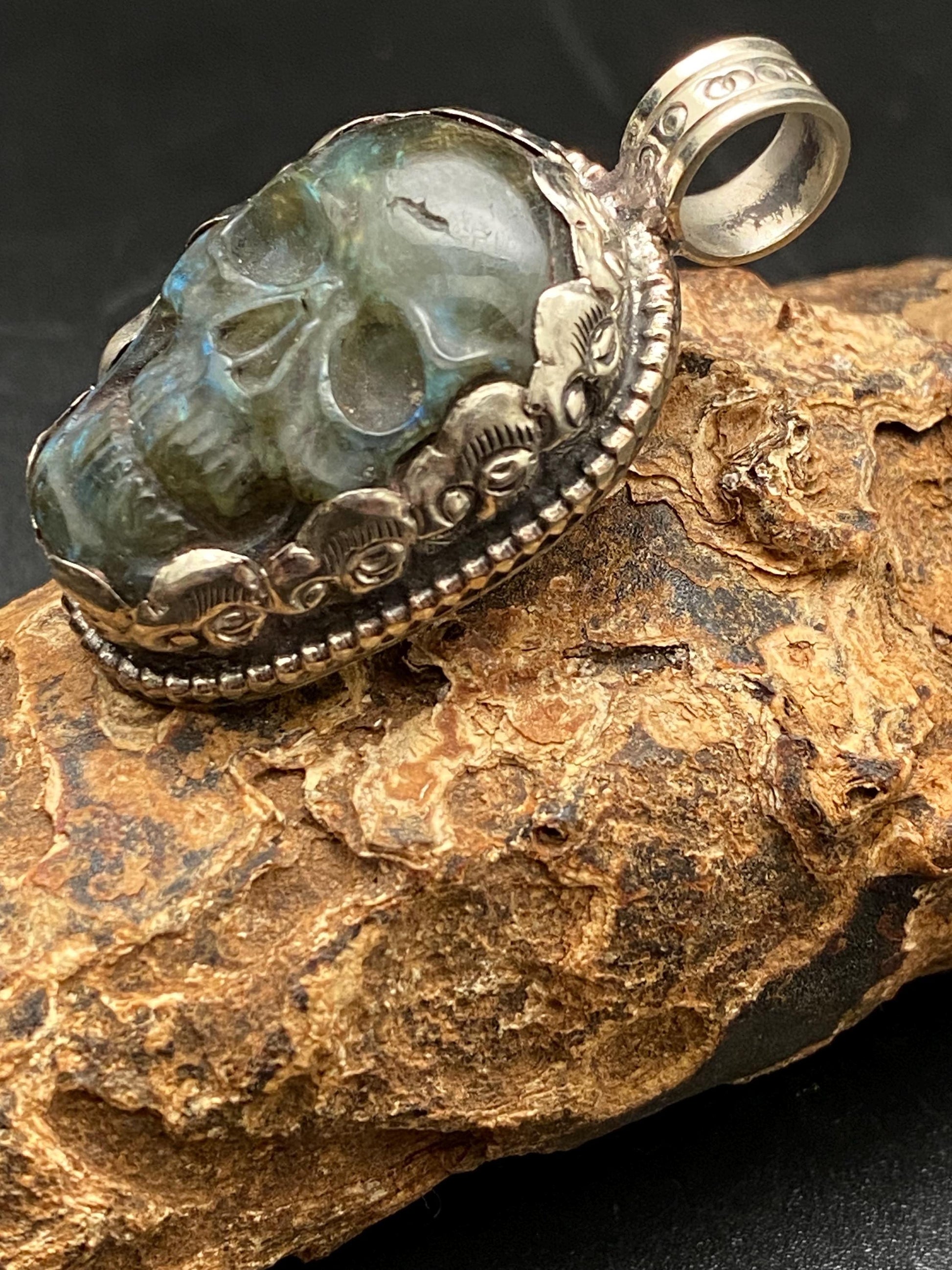 labradorite carved skull pendant, handcrafted,Tibetan silver,Tibetan design,Nepalese