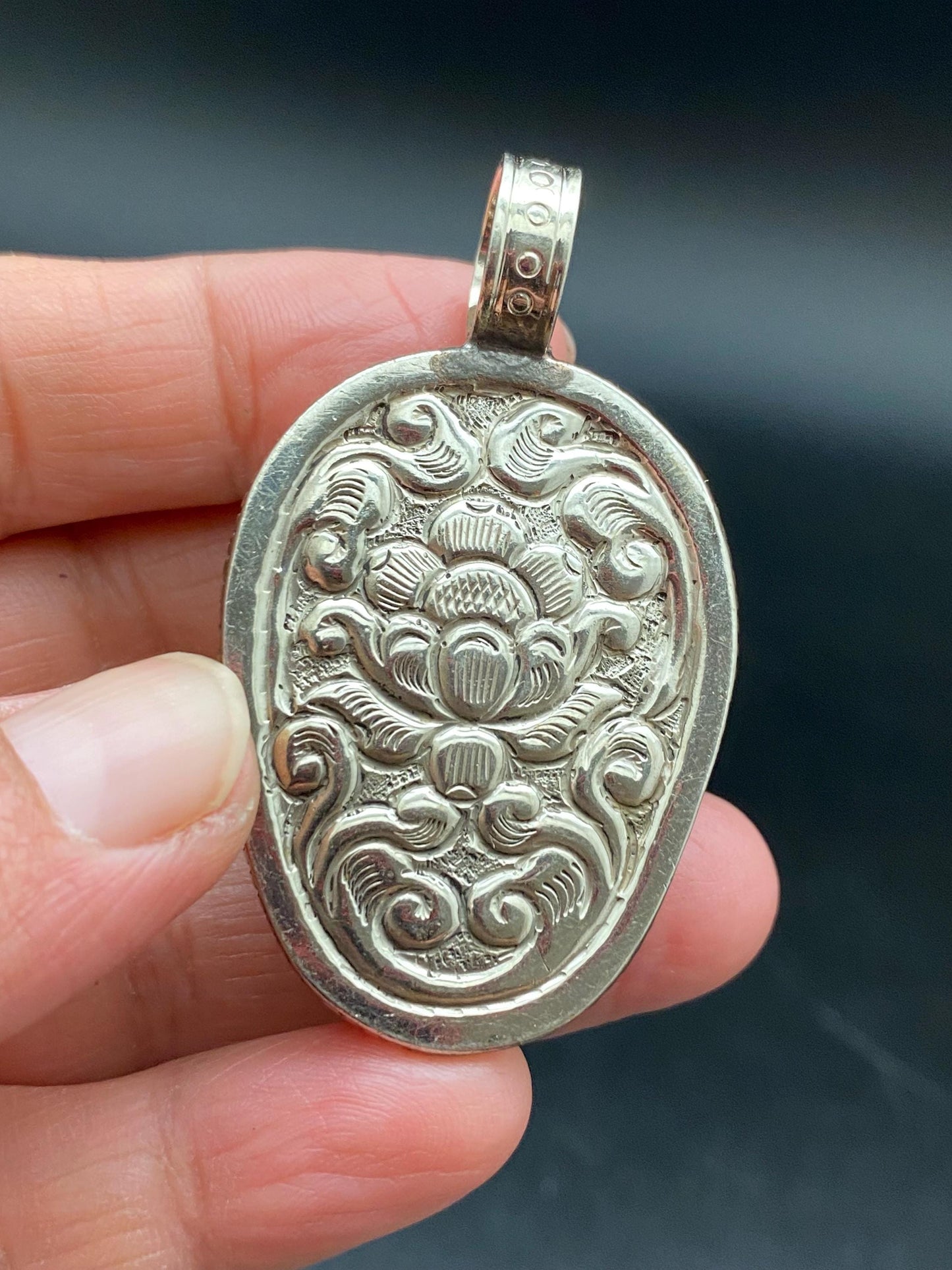 Labradorite carved skull pendant, handcrafted,Tibetan silver pendant,Nepalese,ethnic style