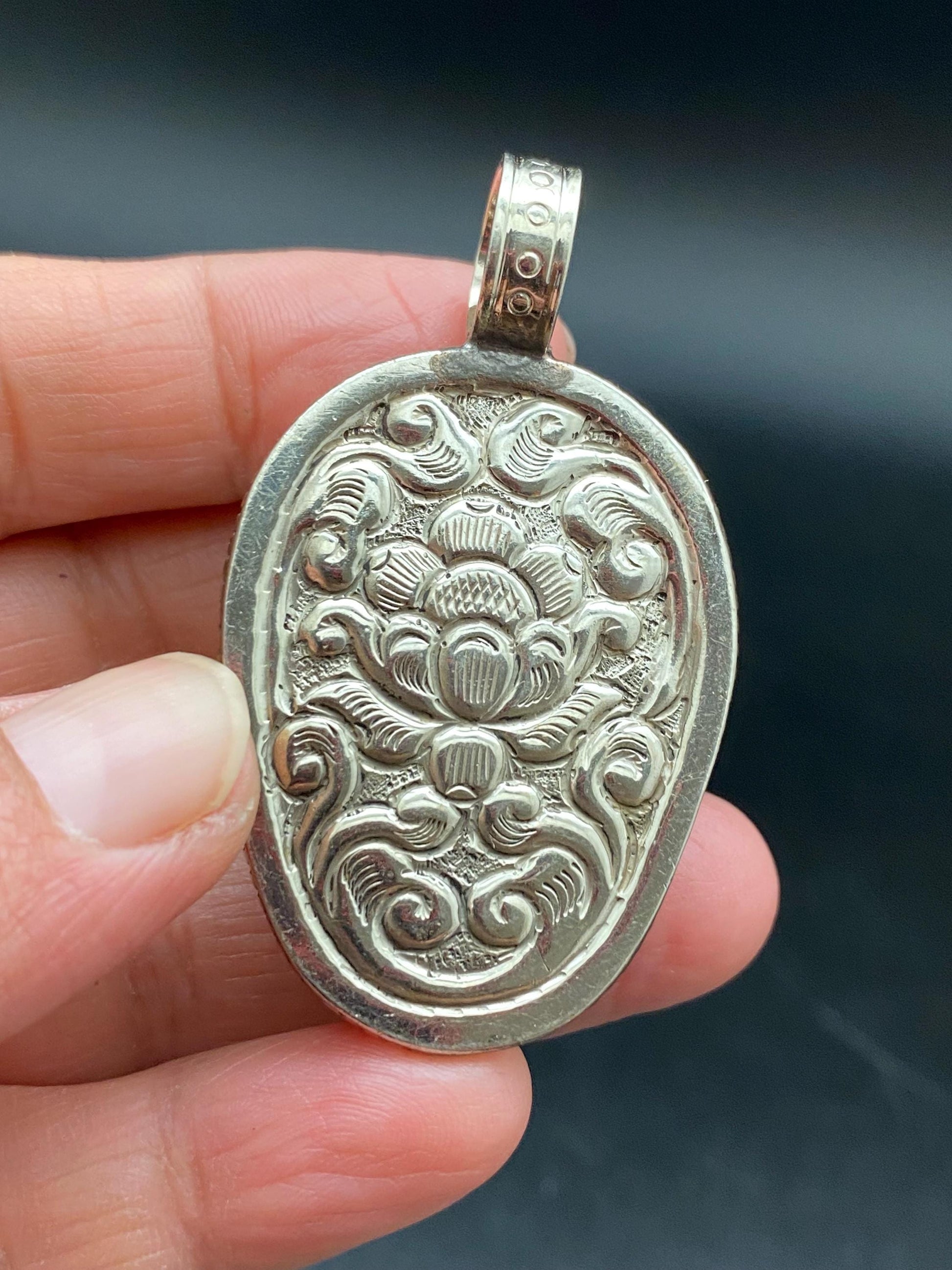 Labradorite carved skull pendant, handcrafted,Tibetan silver pendant,Nepalese,ethnic style
