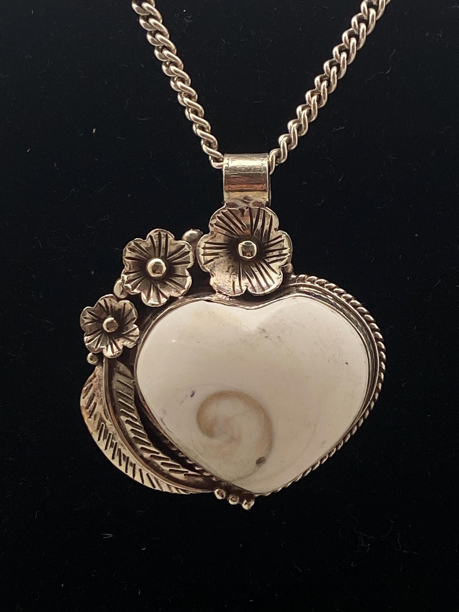 Heart shape shell pendant,shiva shell pendant , handcrafted,floral,tibetan silver, ethnic design,Nepalese