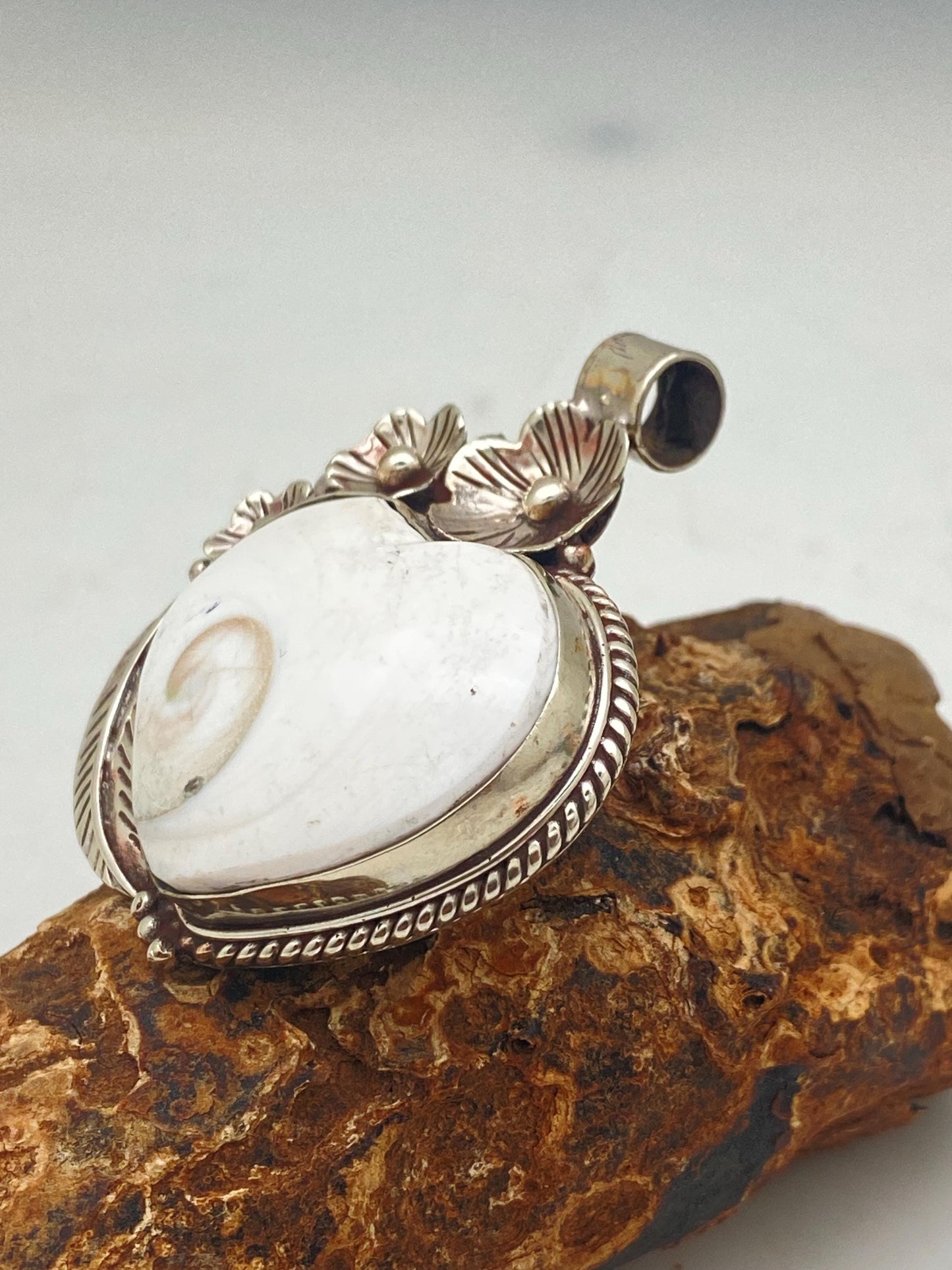Heart shape shell pendant,shiva shell pendant , handcrafted,floral,tibetan silver, ethnic design,Nepalese