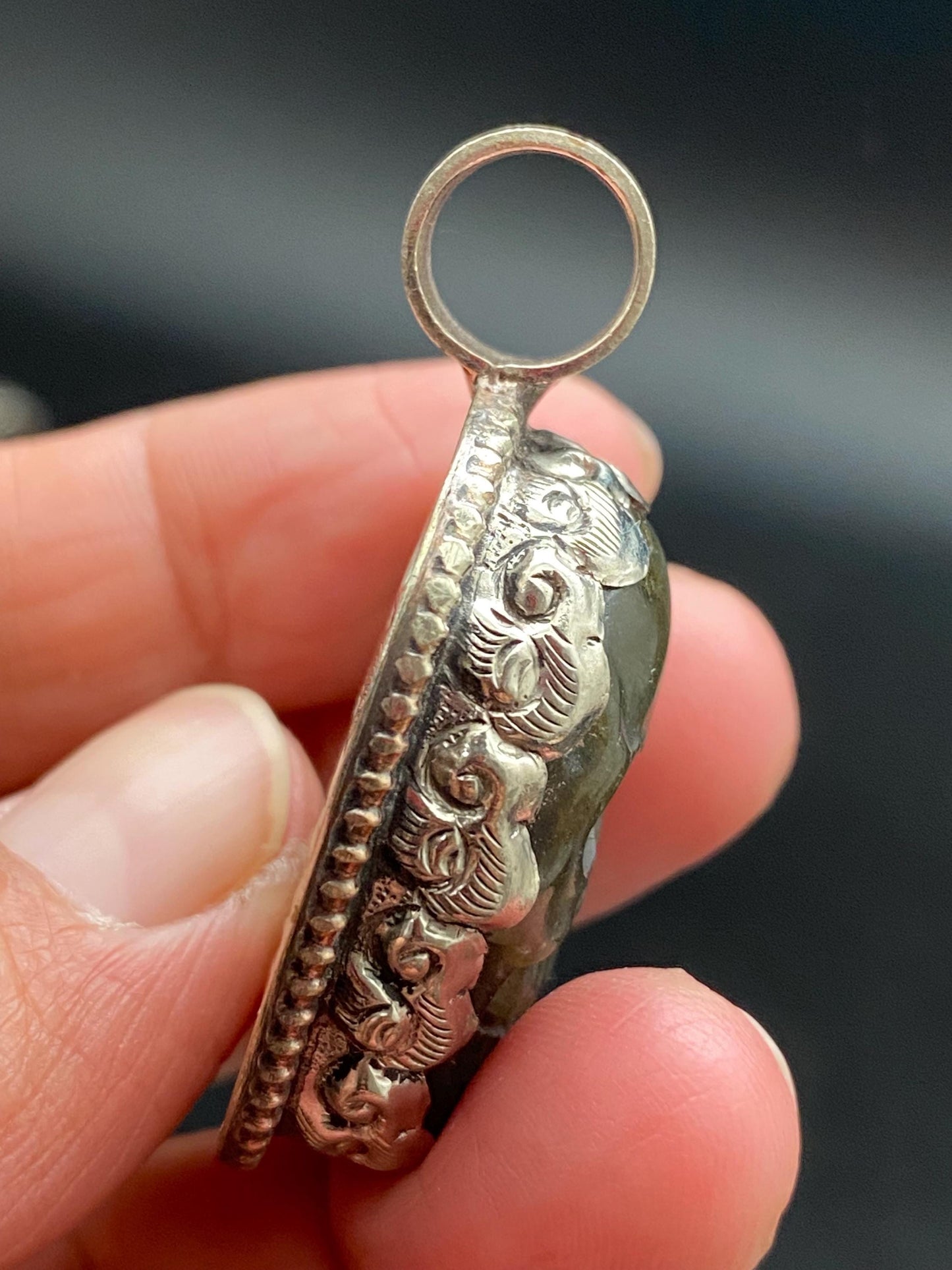 labradorite carved skull pendant, handcrafted,Tibetan silver,Tibetan design,Nepalese
