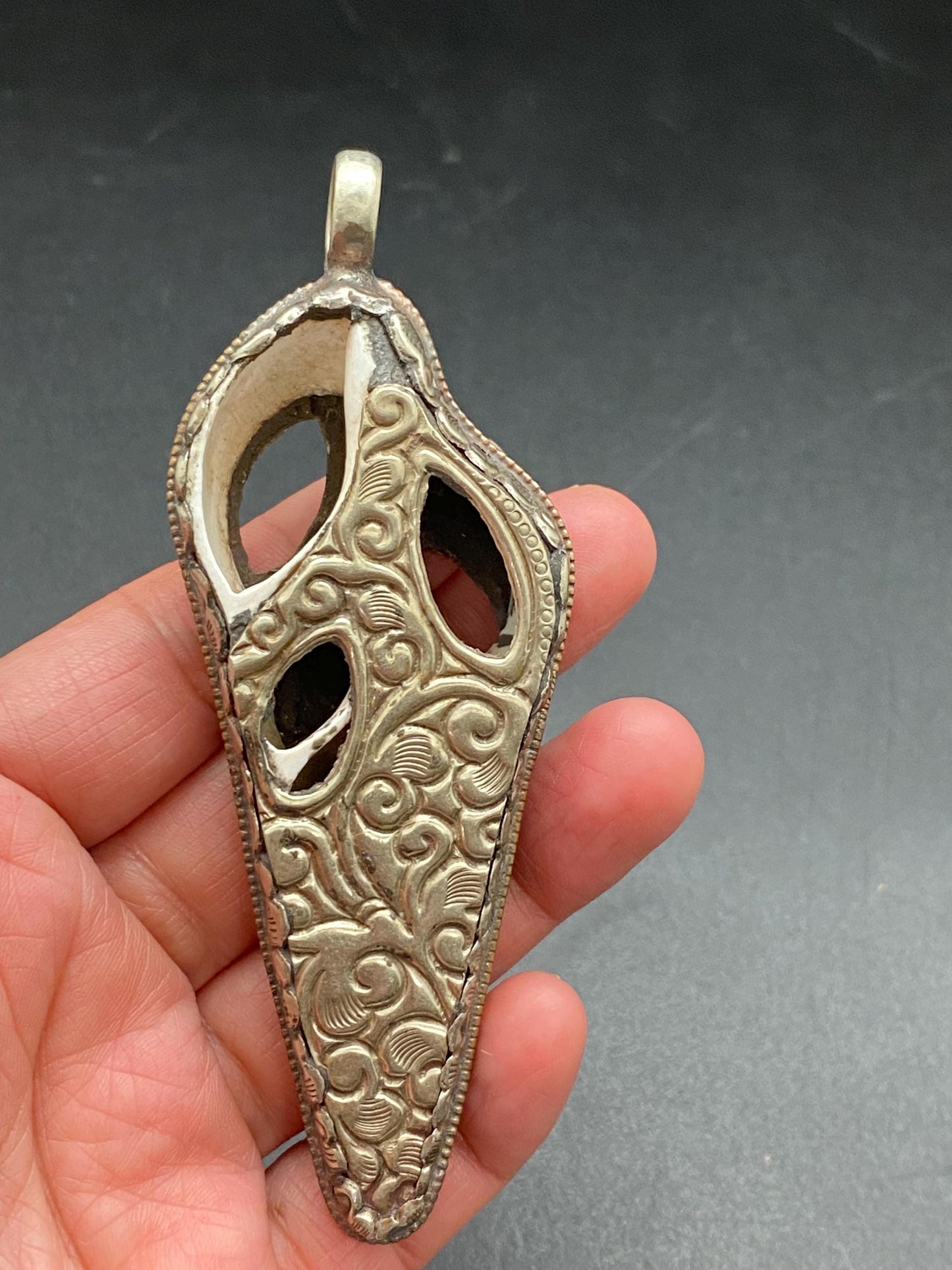 Shell pendant,Tibetan silver, handcrafted,ethnic style,Nepalese