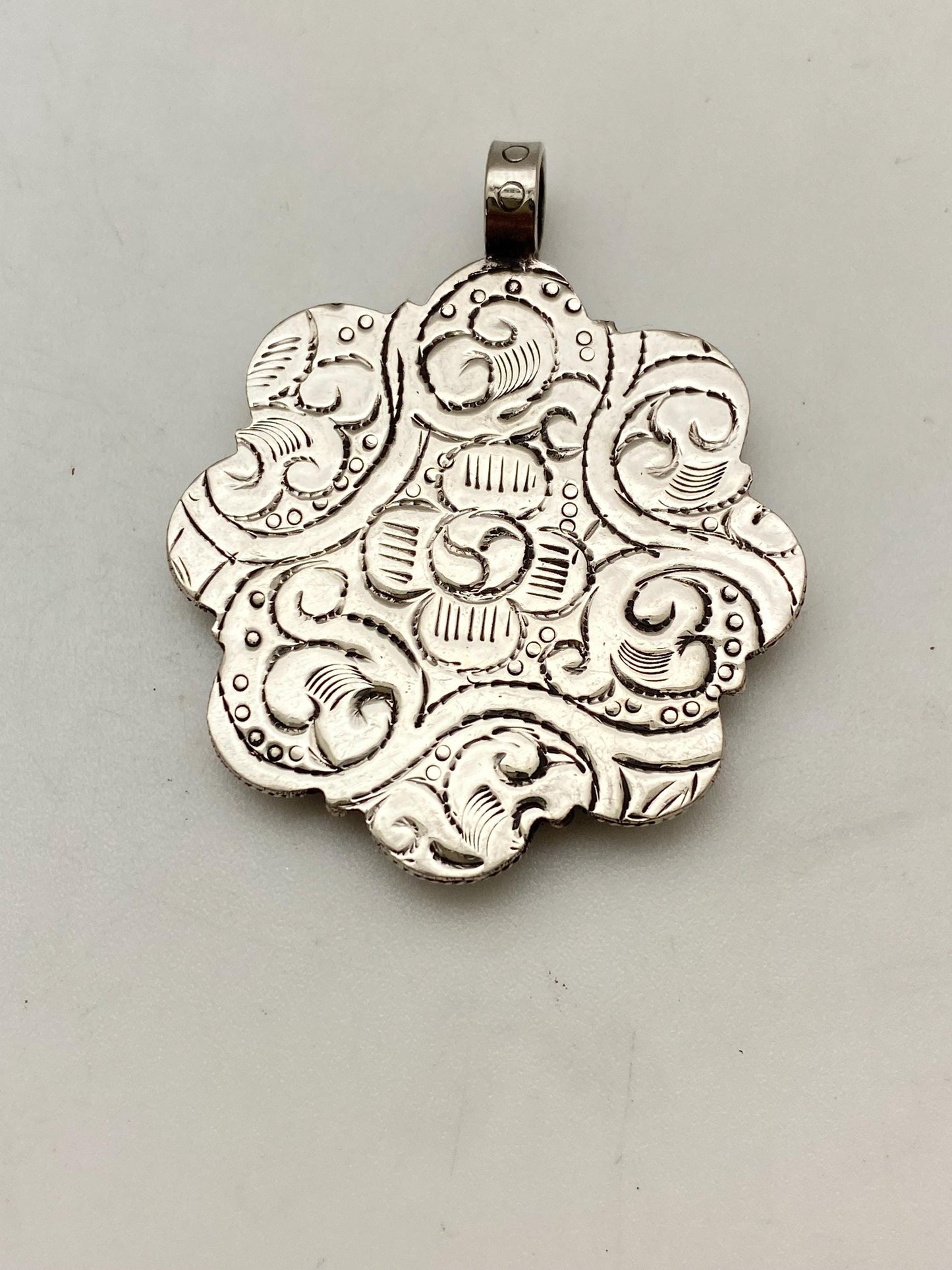 Flower pendant,turquoise pendant,handcrafted,tibetan silver,Himalayan,Nepalese