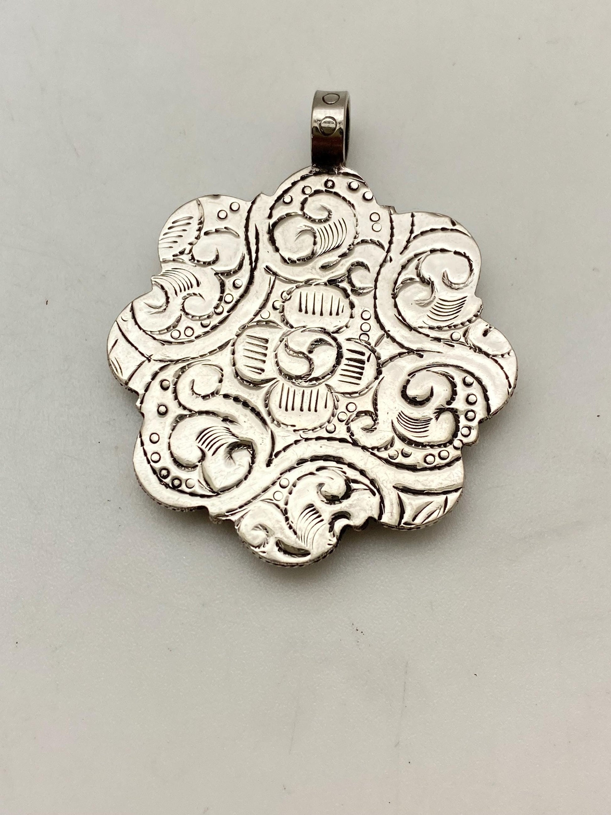 Flower pendant,turquoise pendant,handcrafted,tibetan silver,Himalayan,Nepalese