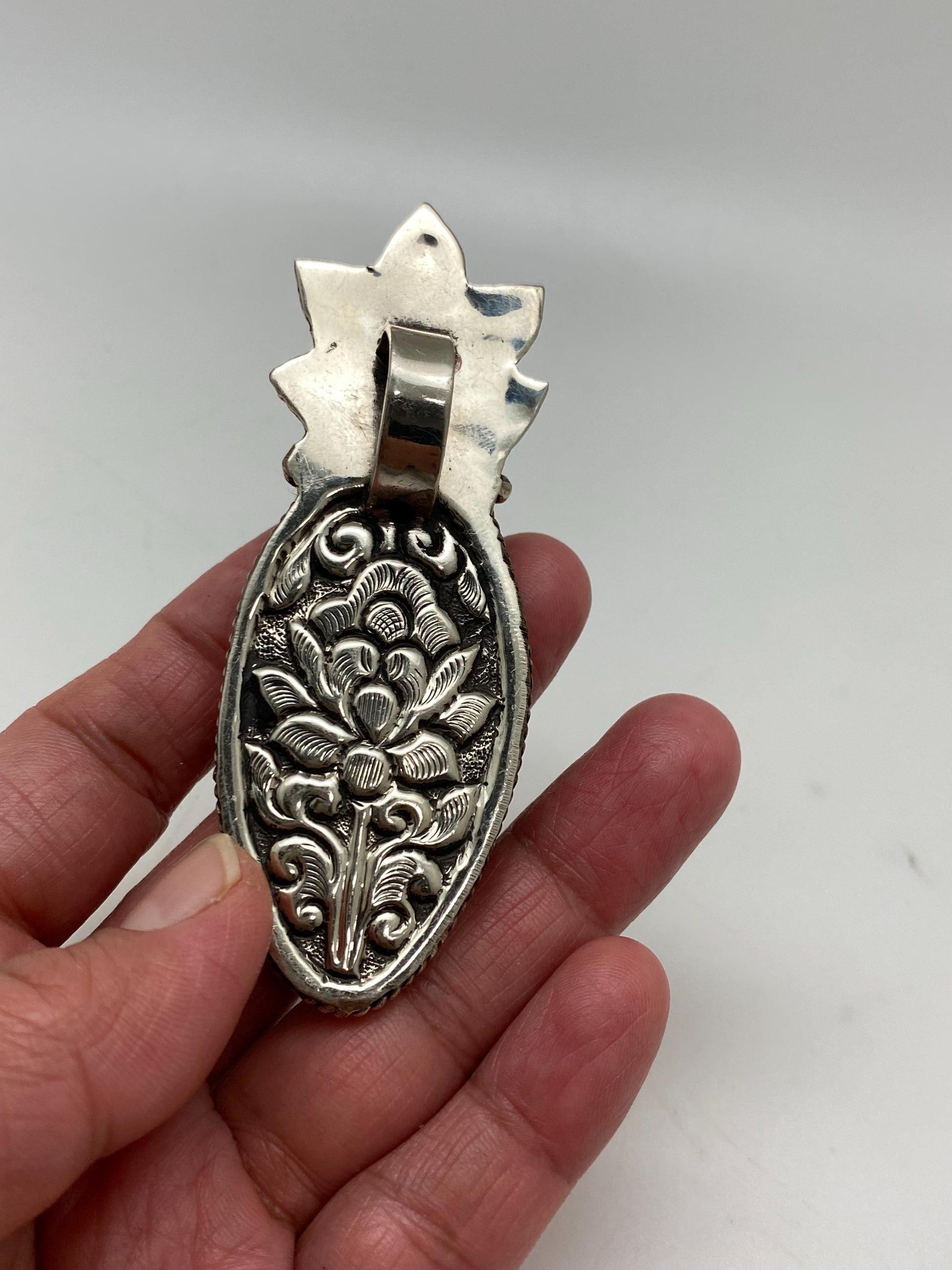 Handcrafted Labradorite Kwan Yin Pendant: Tibetan Silver Flower