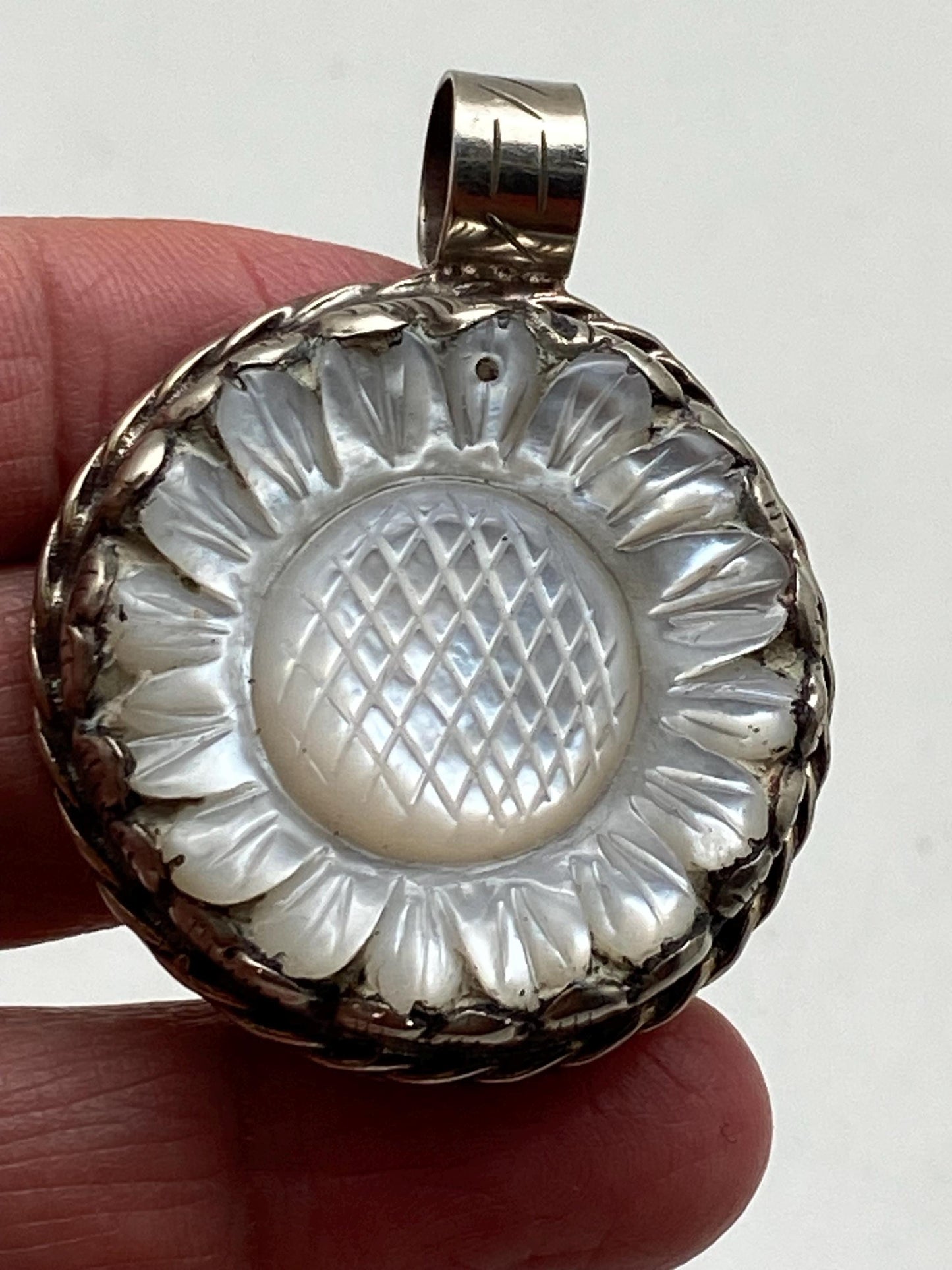 Flower pendant,mother of pearl, handcrafted, Tibetan silver,Himalayan, Nepalese