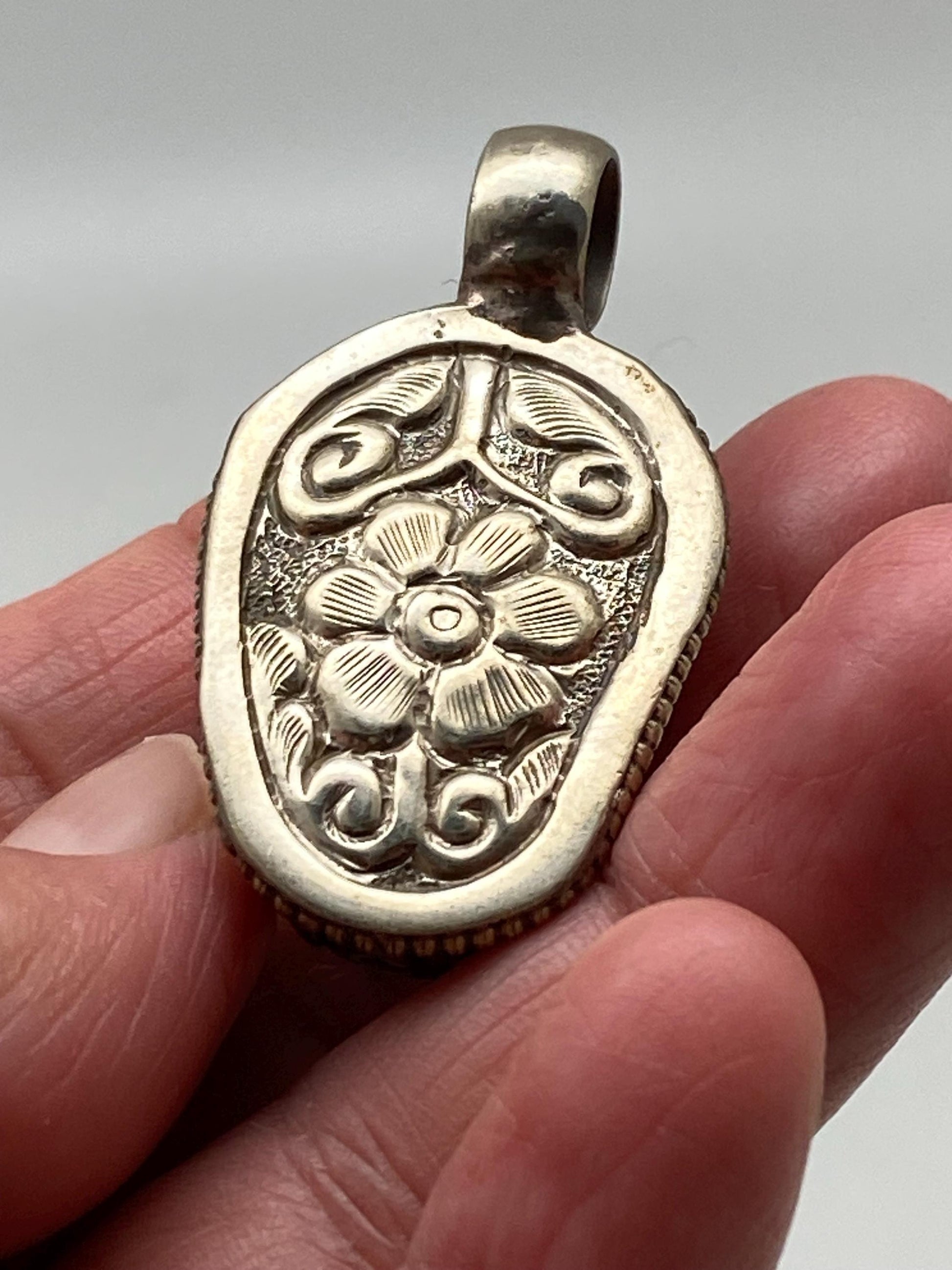 fluorite skull pendant, handcrafted,Tibetan silver,Nepalese