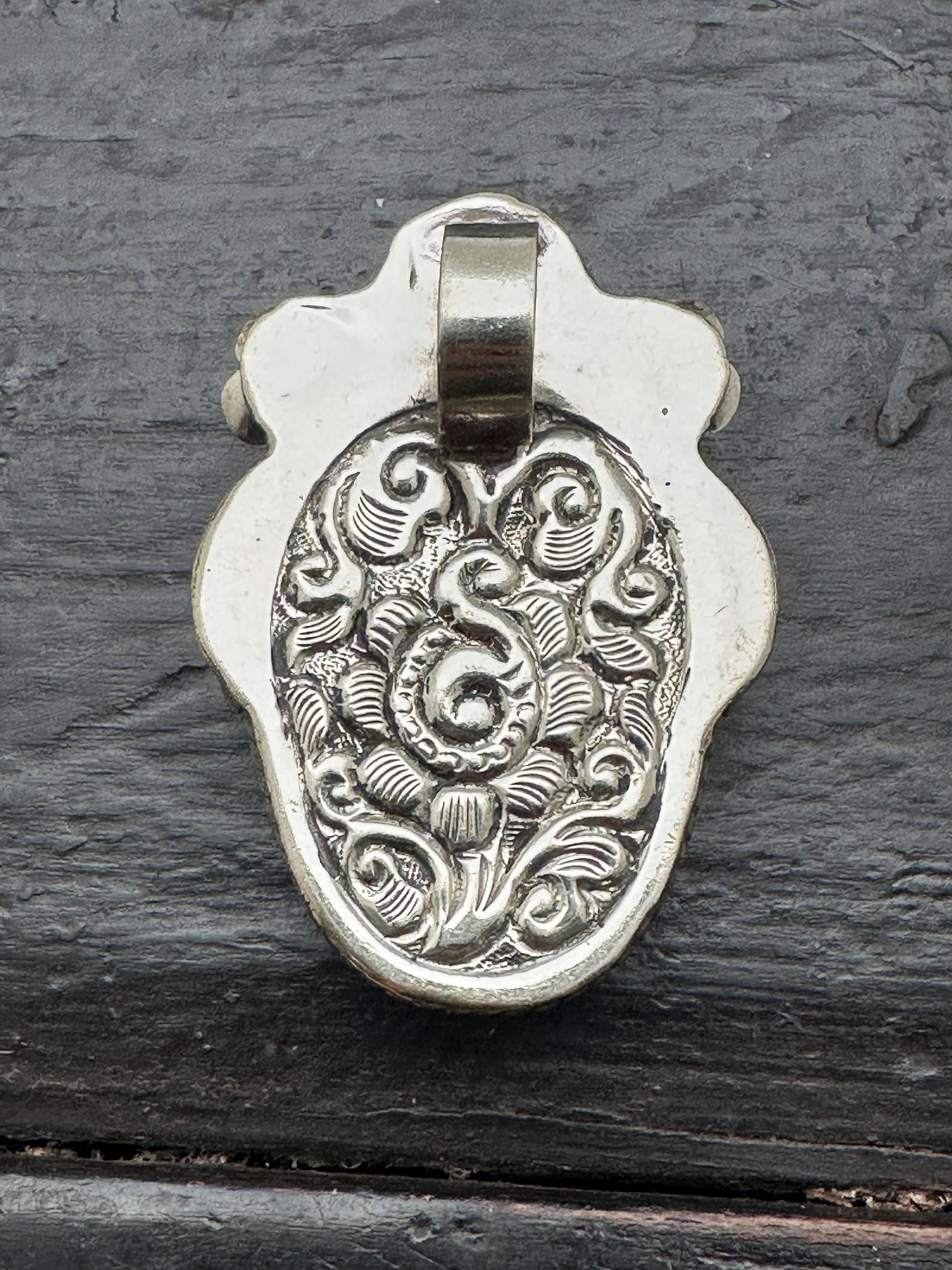Bone carved skull pendant, handcrafted, floral,Tibetan silver,handmade,flower ,Tibetan jewelry, ethnic design,