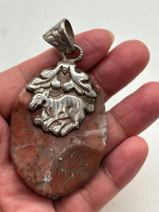 Agate pendant, handcrafted, sterling silver in deer design, ethnic style, Himalayan, Nepalese