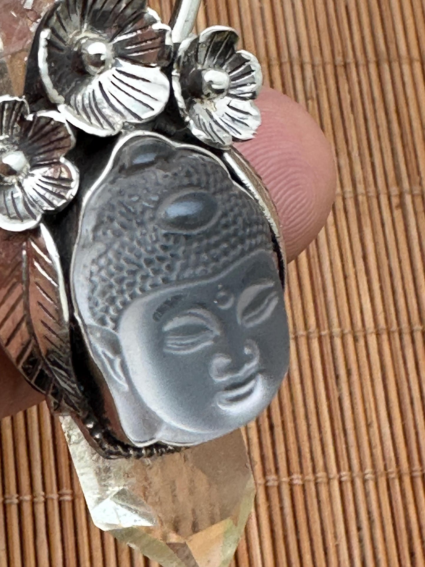 Natural quartz with Carving detail