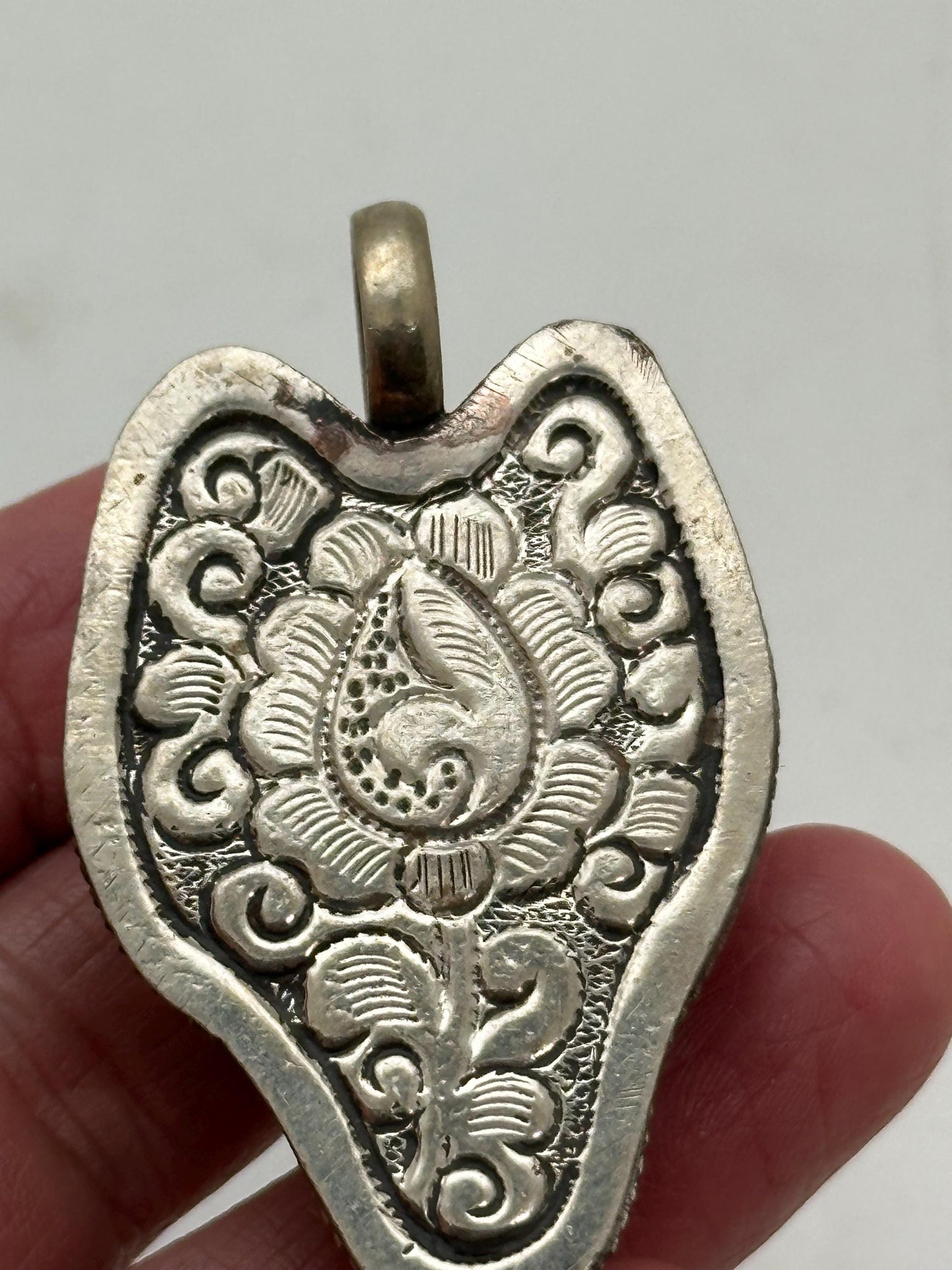 labradorite carved wolf pendant, handcrafted, Tibetan silver, animal lover,