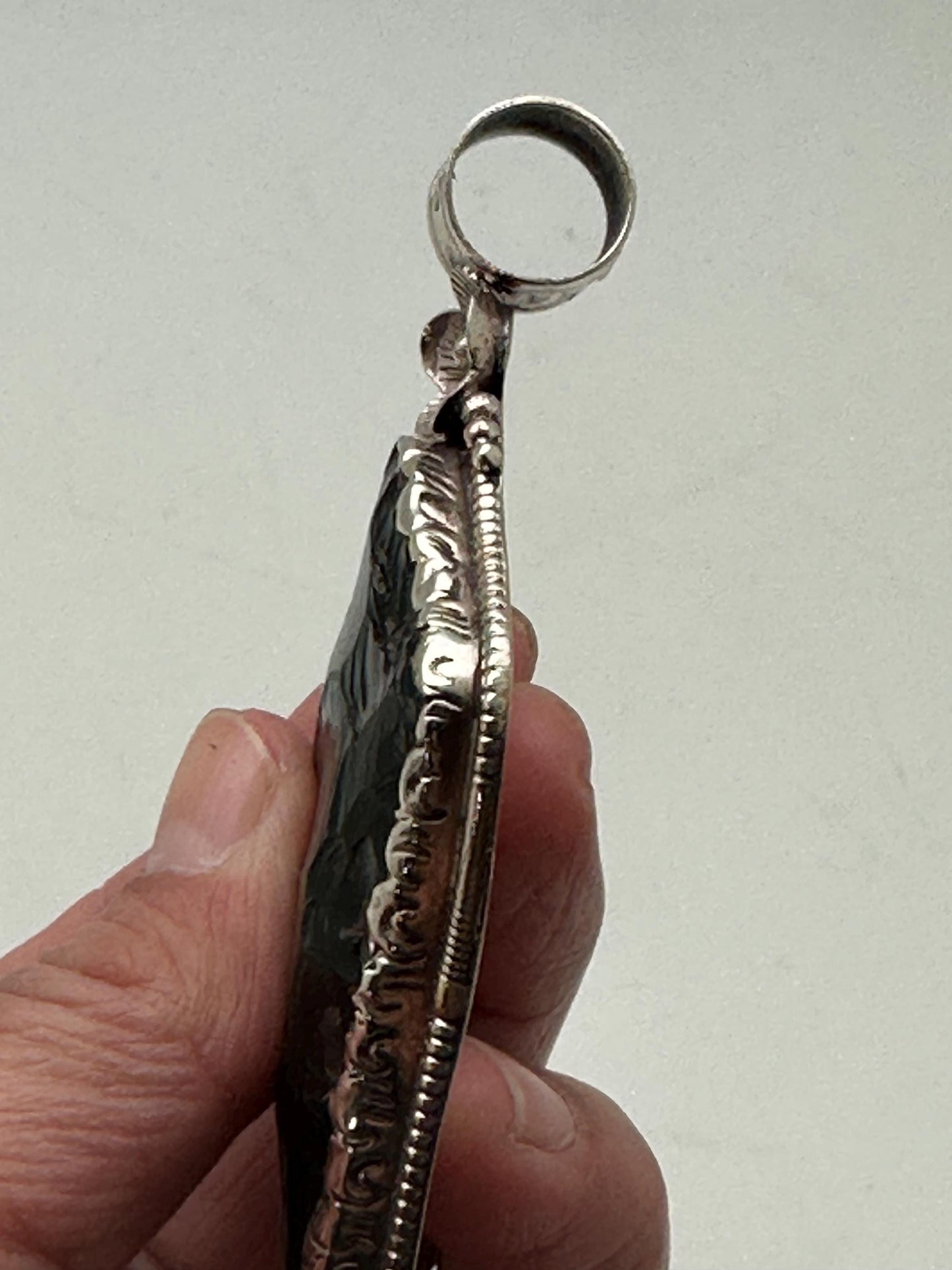 Obsidian Arrowhead pendant, handcrafted, Tibetan silver, floral design, Himalayan, Nepalese
