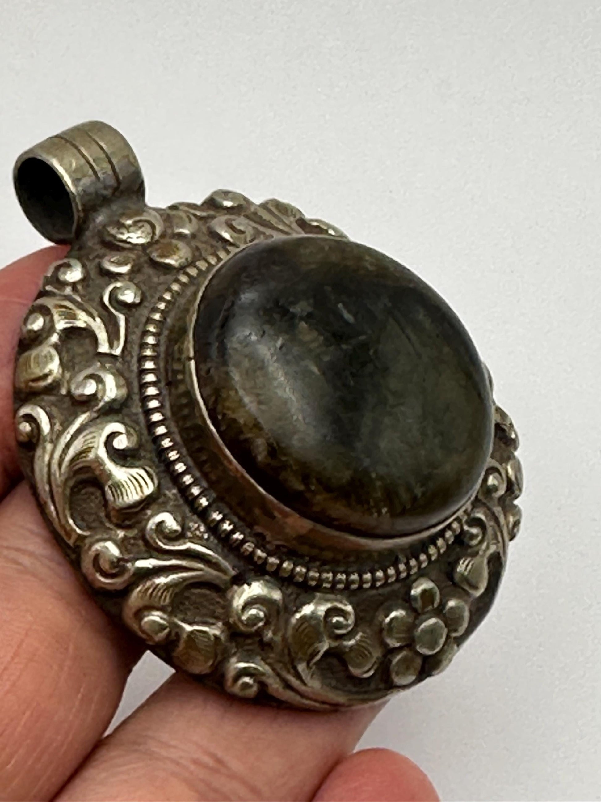Labradorite pendant,handcrafted,ethnic style,Tibetan silver,Nepalese,Himalayan
