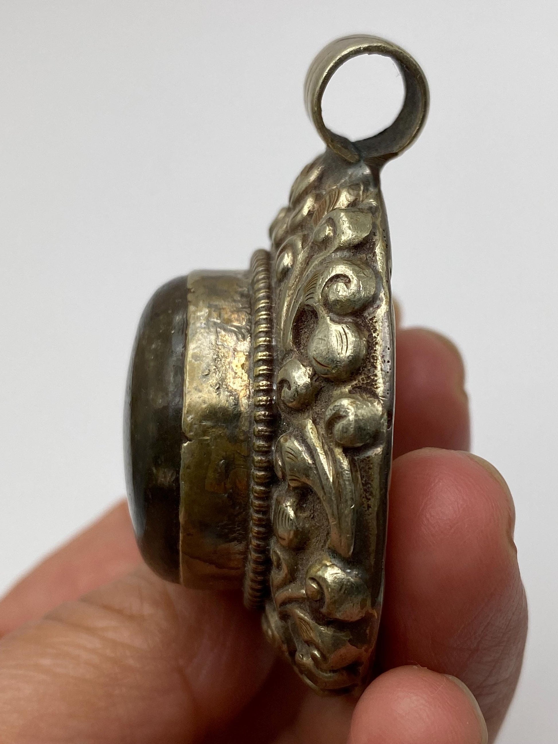 Labradorite pendant,handcrafted,ethnic style,Tibetan silver,Nepalese,Himalayan