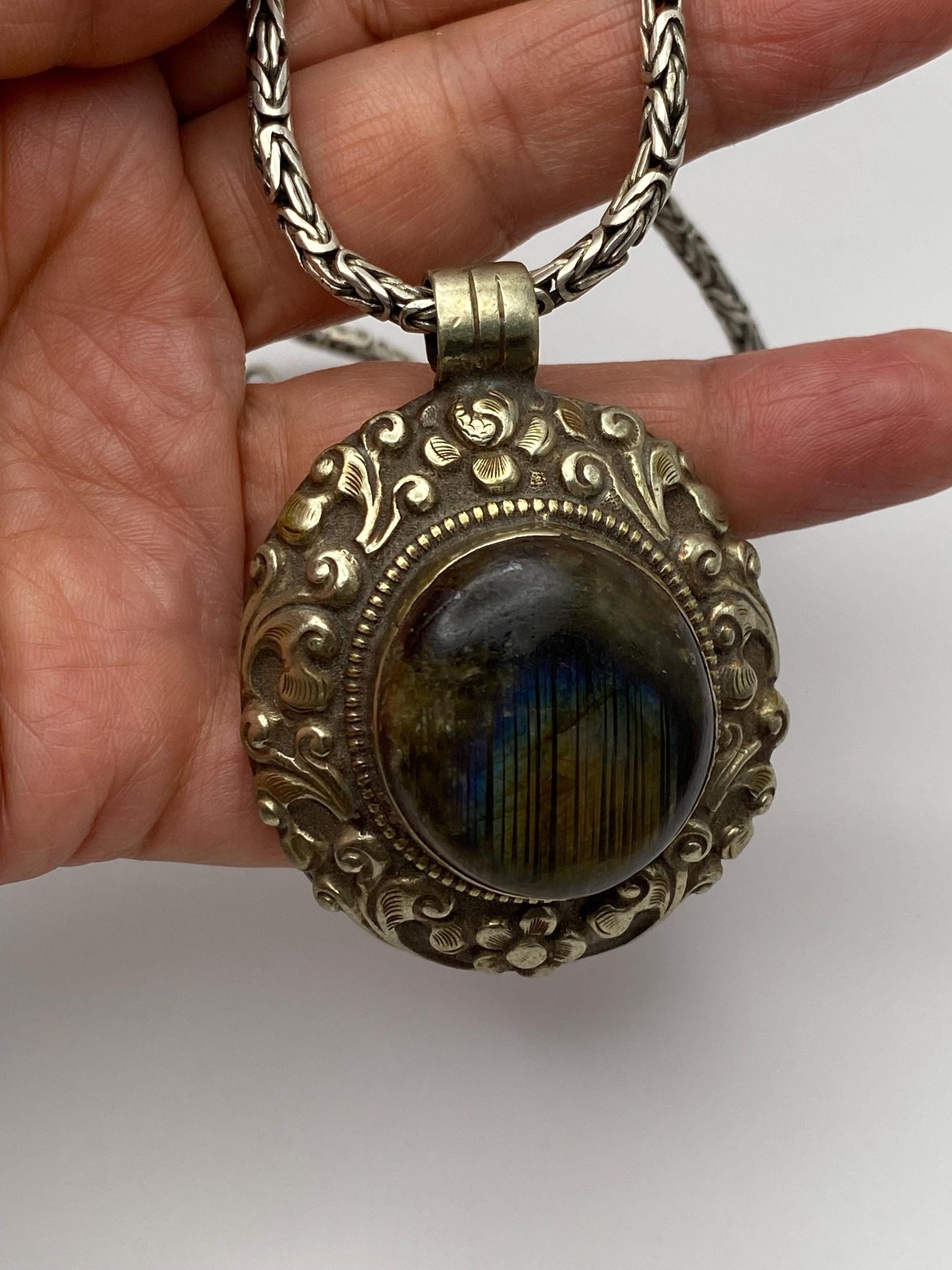 Labradorite pendant,handcrafted,ethnic style,Tibetan silver,Nepalese,Himalayan