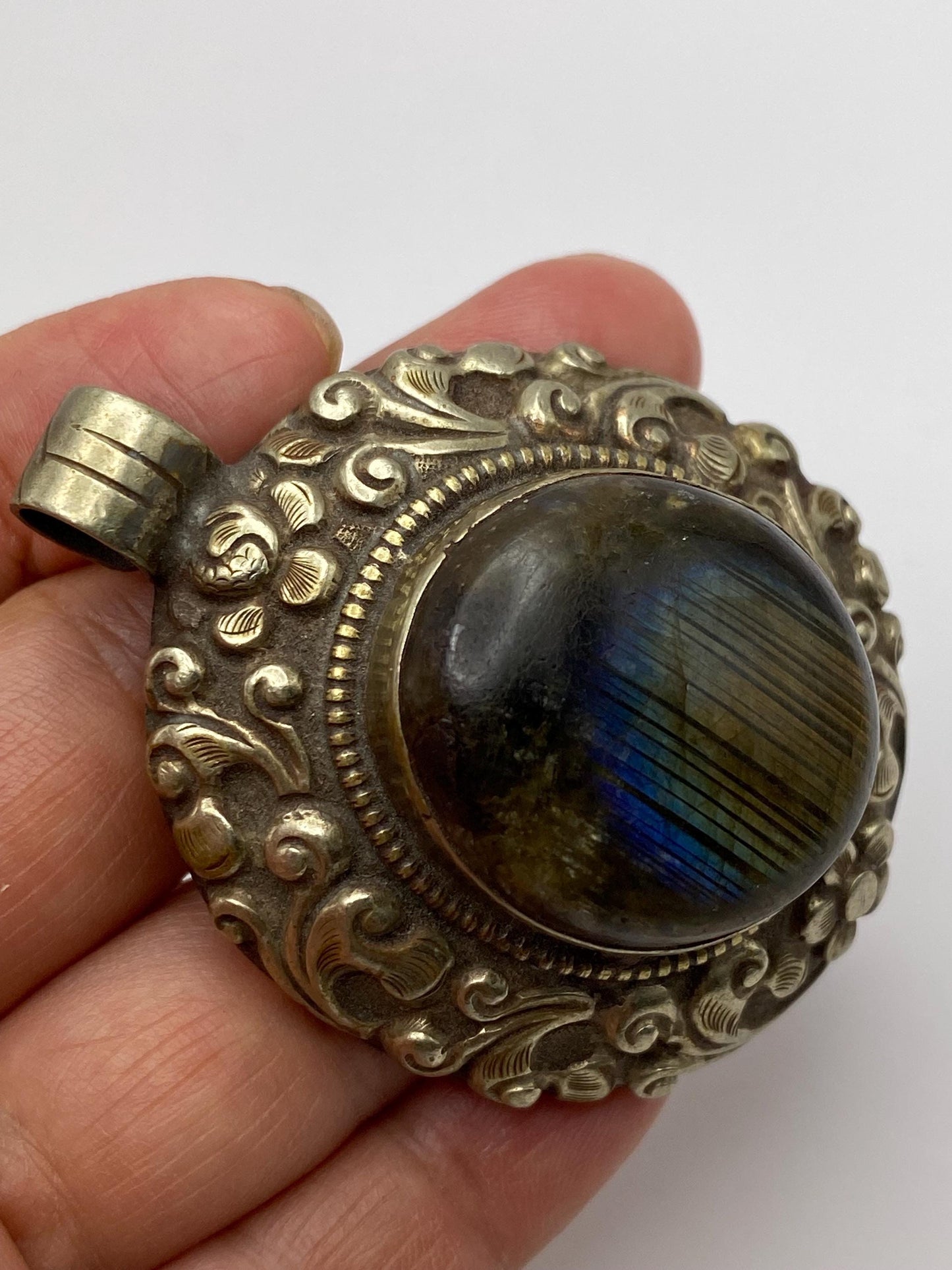 Labradorite pendant,handcrafted,ethnic style,Tibetan silver,Nepalese,Himalayan