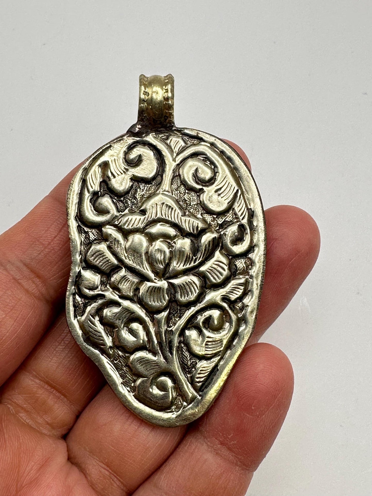 Dragon pendant, handcrafted, Tibetan silver,ethnic style,mother of pearl ,Nepalese,