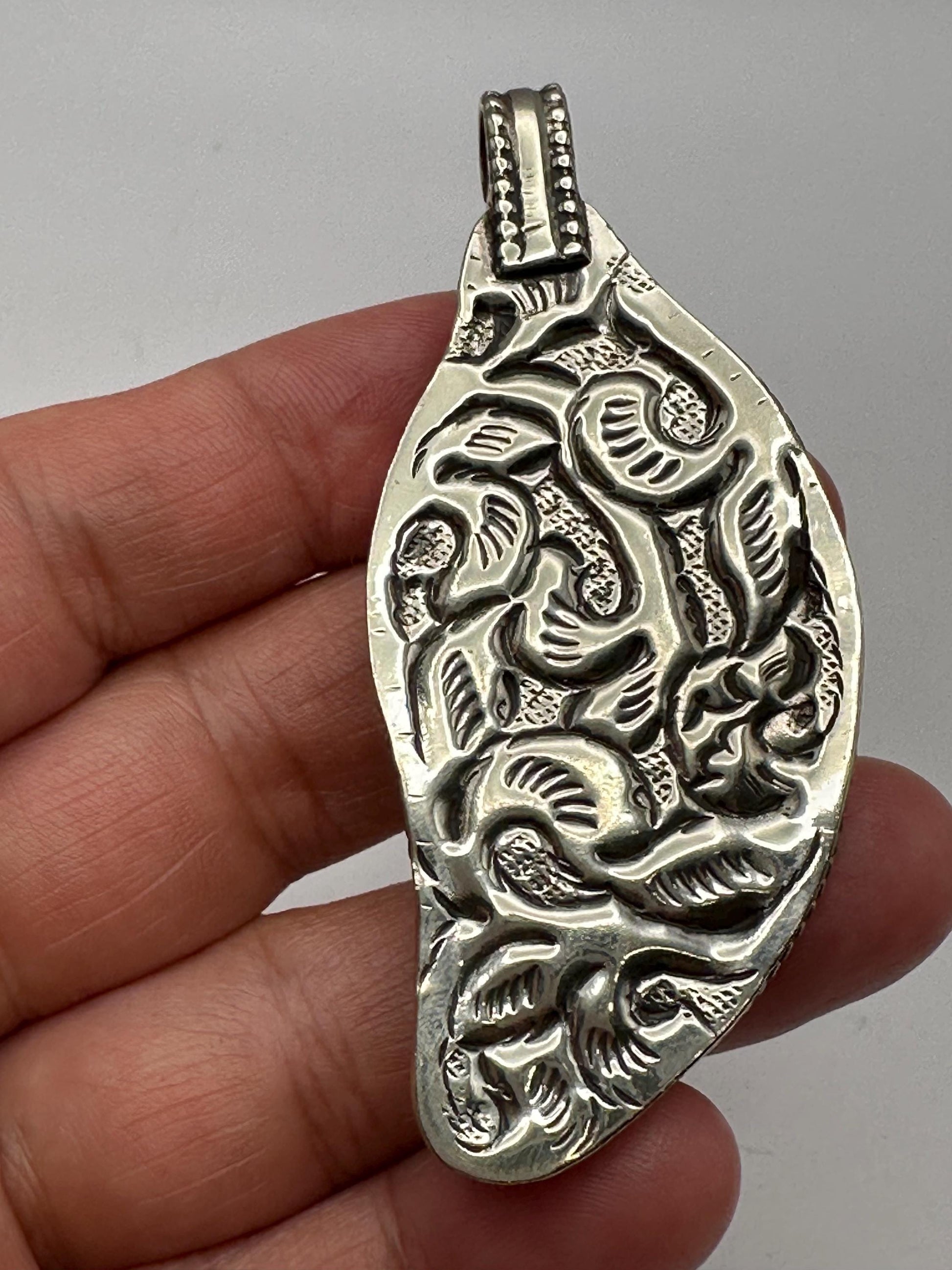 leaf abalone pendant ,mother of pearl,handcrafted, Tibetan silver,ethnic style