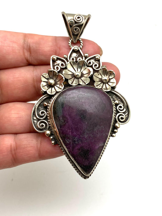 Ruby zoisite pendant, handcrafted, Tibetan silver, floral design, ethnic style, Nepalese
